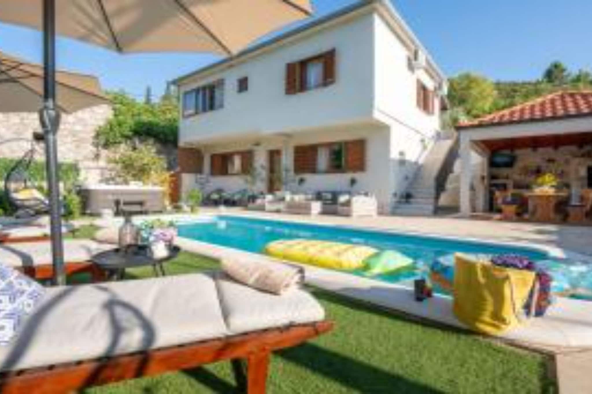 Peaceful Holiday Home Ivona - Three Bedroom Villa with Swimming Pool and Hot-Tub - Buitenlucht