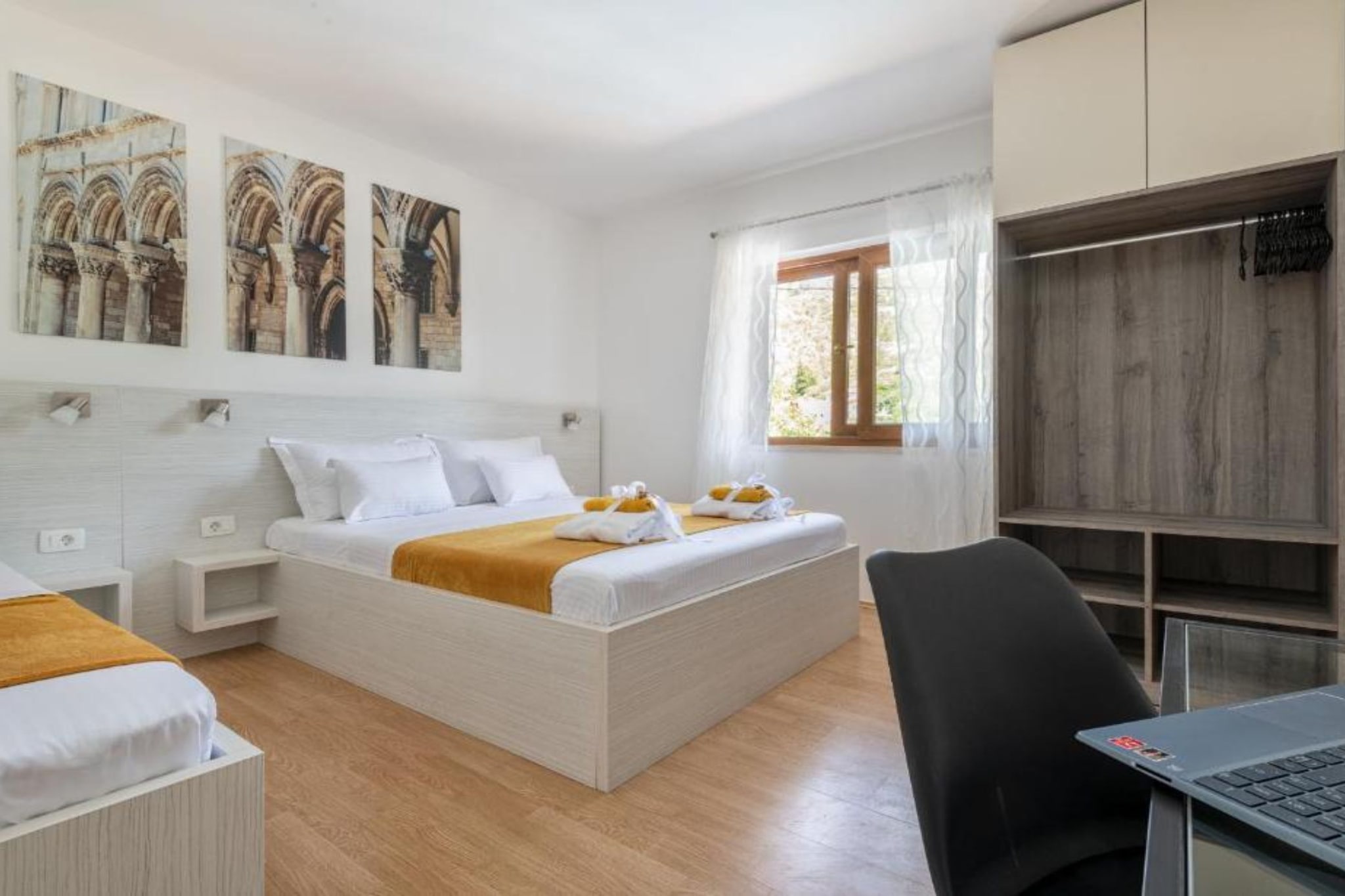 Peaceful Holiday Home Ivona - Three Bedroom Villa with Swimming Pool and Hot-Tub - Slaapkamer