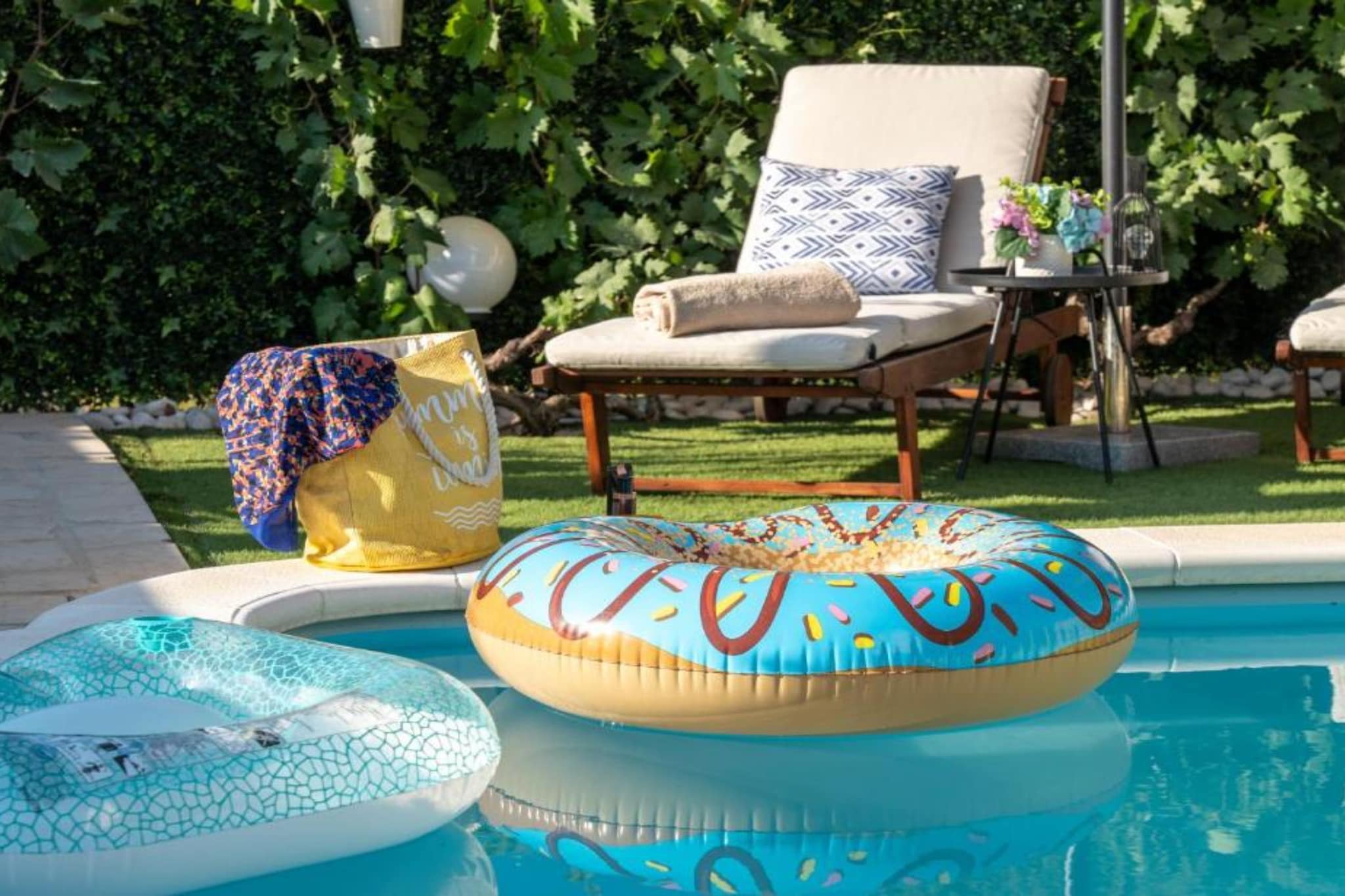Peaceful Holiday Home Ivona - Three Bedroom Villa with Swimming Pool and Hot-Tub - Zwembad