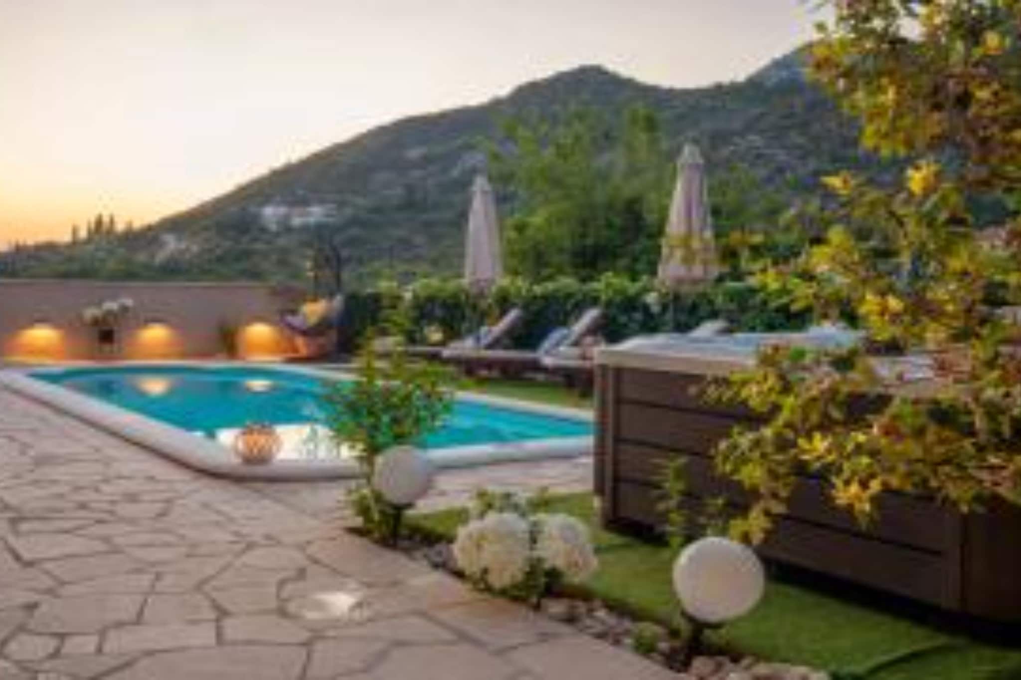 Peaceful Holiday Home Ivona - Three Bedroom Villa with Swimming Pool and Hot-Tub - Zwembad