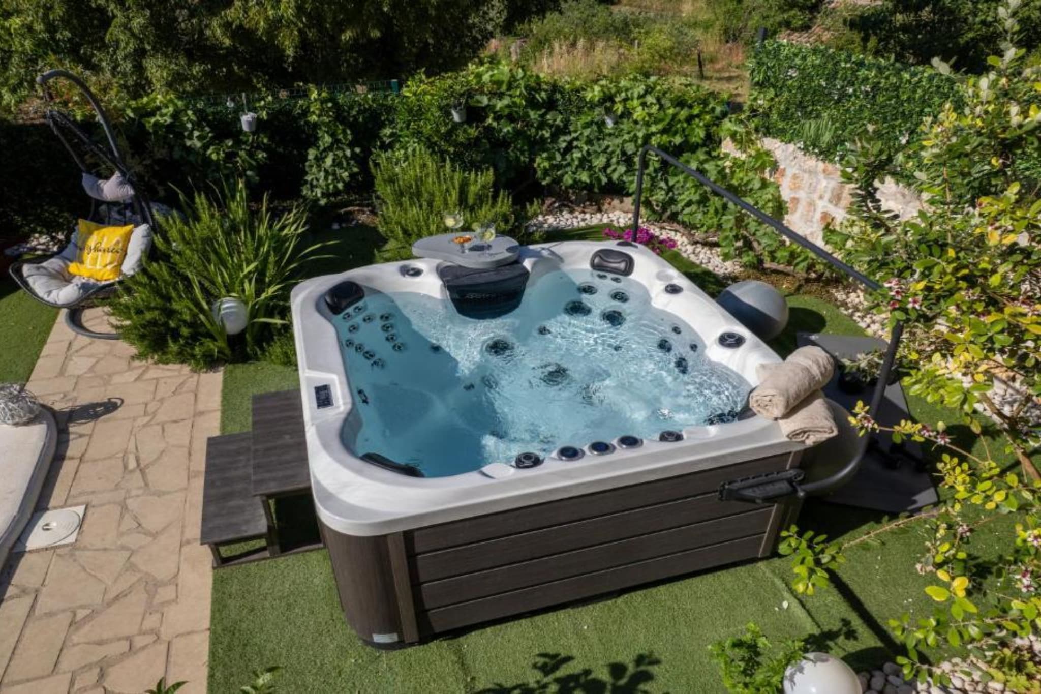 Peaceful Holiday Home Ivona - Three Bedroom Villa with Swimming Pool and Hot-Tub - Zwembad
