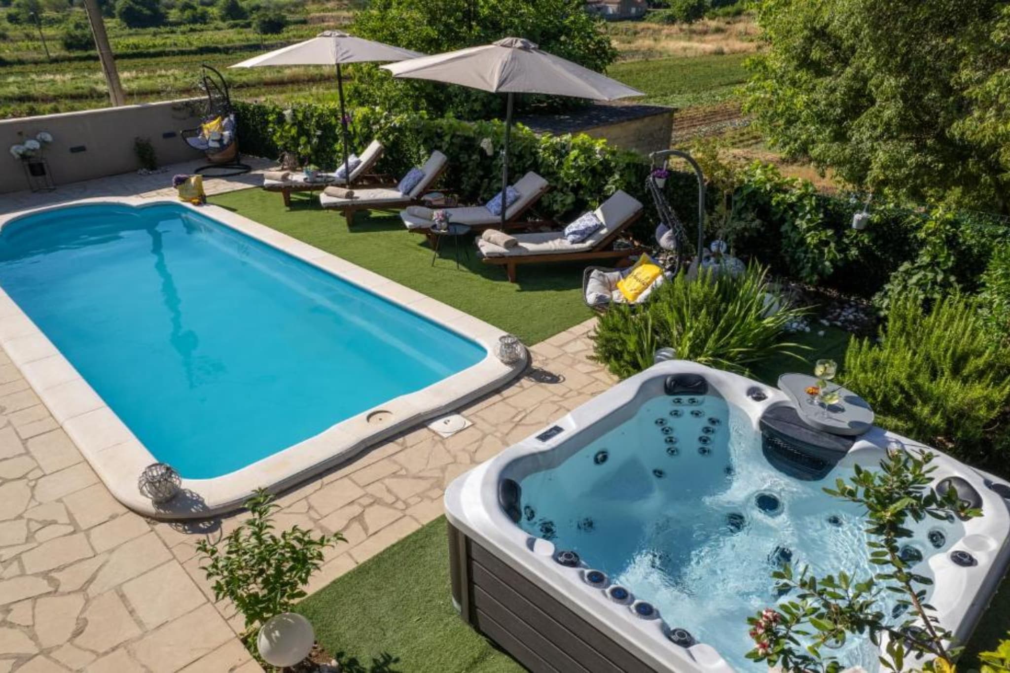 Peaceful Holiday Home Ivona - Three Bedroom Villa with Swimming Pool and Hot-Tub - Zwembad