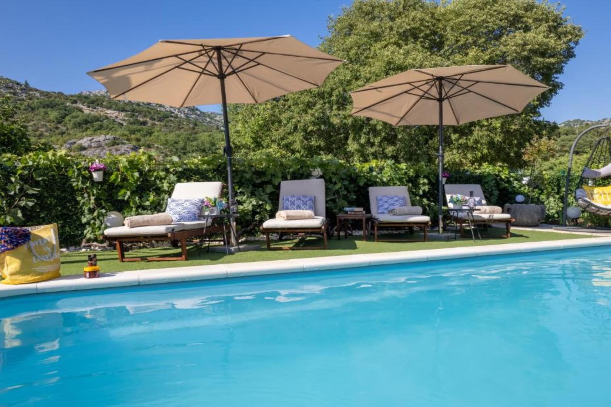 Peaceful Holiday Home Ivona - Three Bedroom Villa with Swimming Pool and Hot-Tub - Zwembad