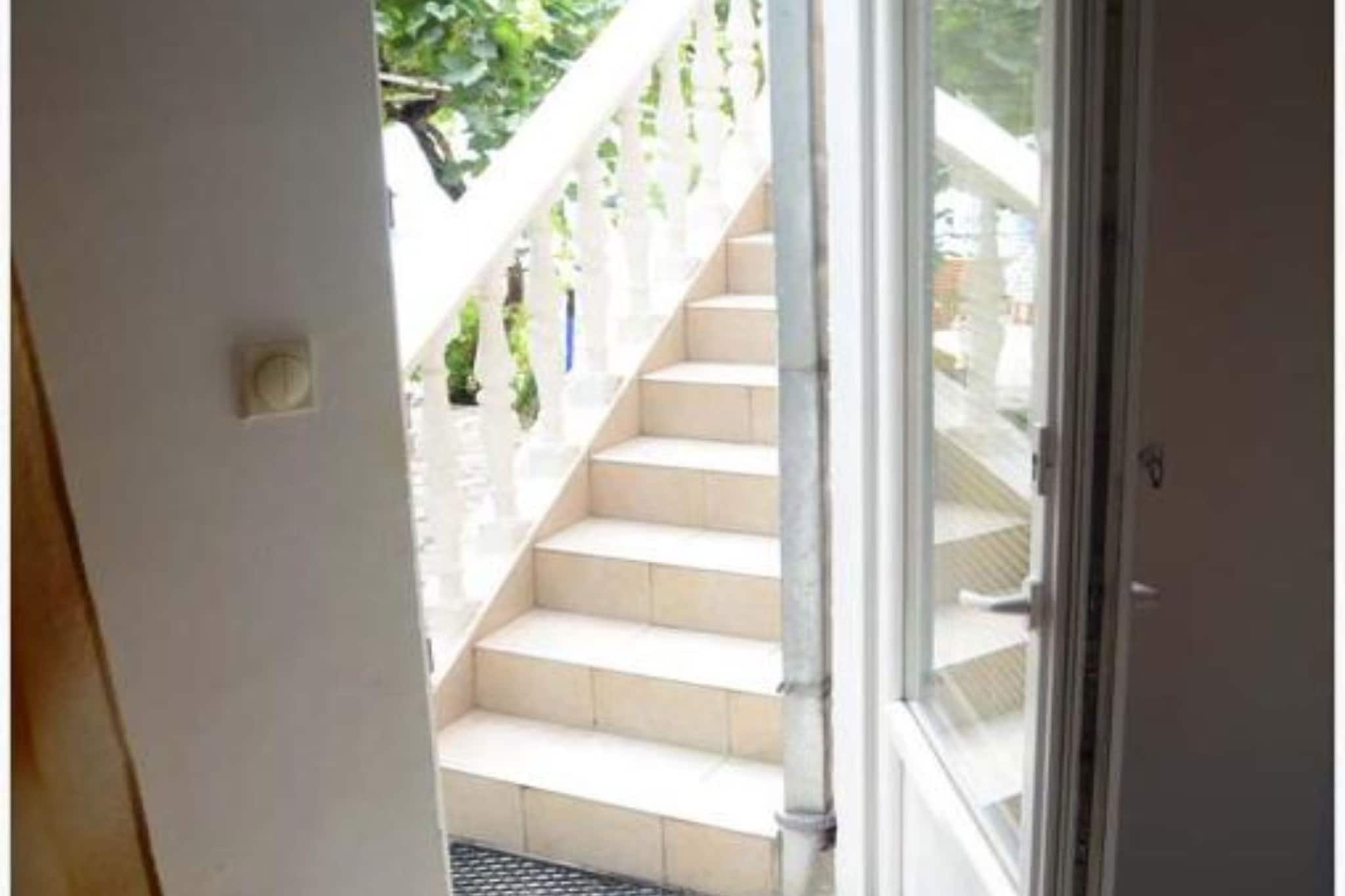 Apartments Roza - Standard  Double Room with Shared Bathroom  1 - Escalier
