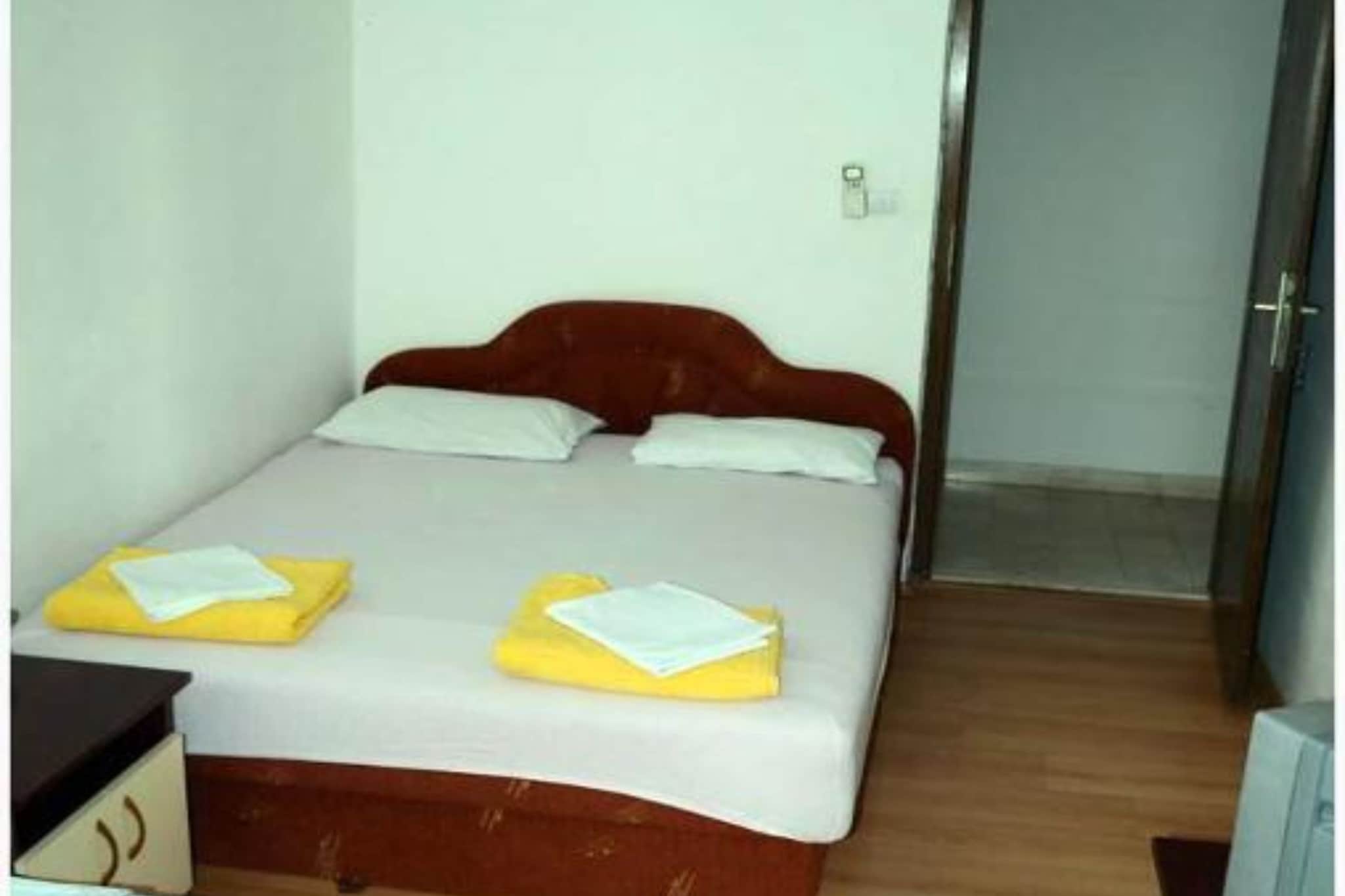 Apartments Roza - One bedroom apartment with Garden view