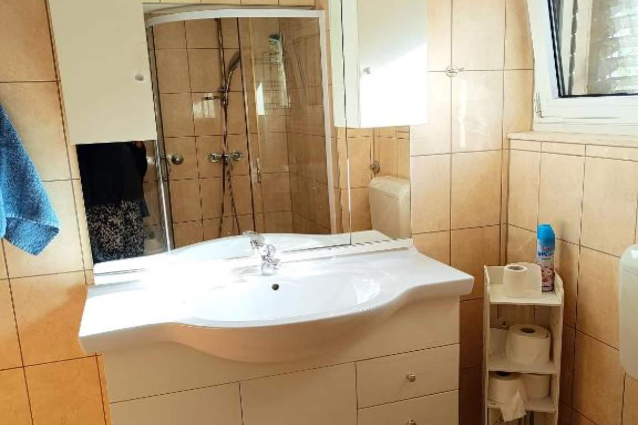 Adam Apartment Near the Airport - TwoBedroom Apartment - Badkamer
