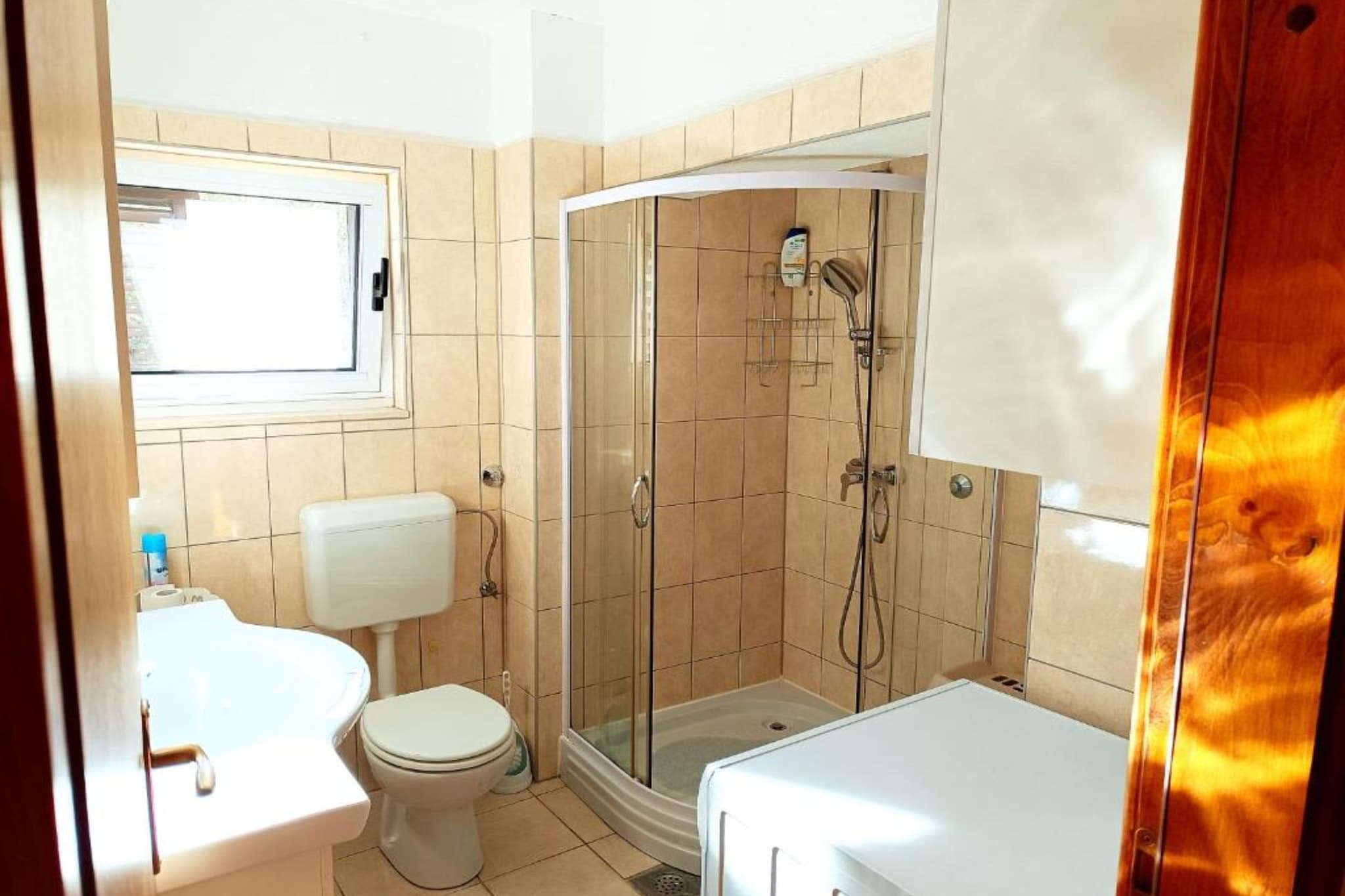 Adam Apartment Near the Airport - TwoBedroom Apartment - Badkamer
