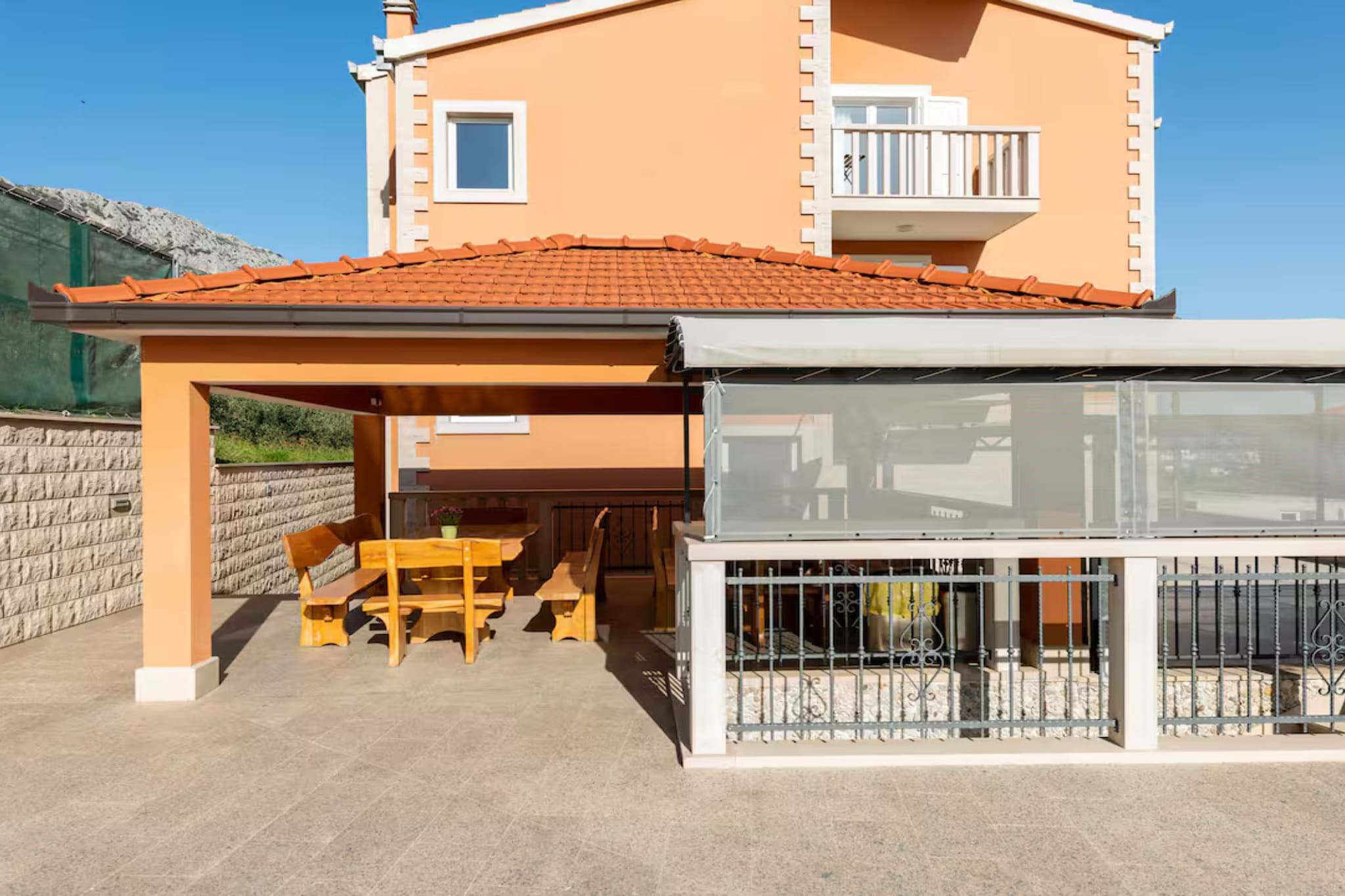 Villa Ana with Outdoor Pool, Sauna and Hot-Tub - Six Bedroom Villa with Outdoor Pool, Sauna and Hot-Tub - Buitenlucht