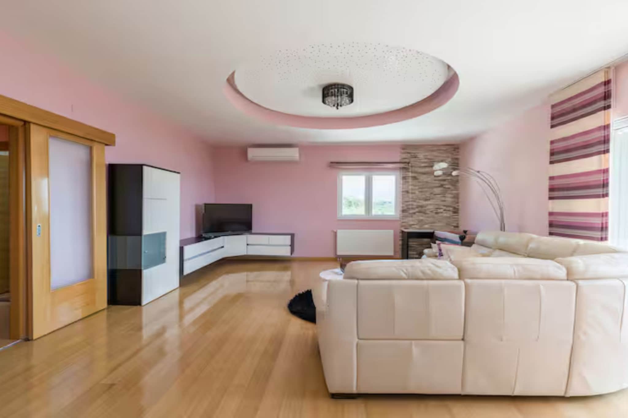 Villa Ana with Outdoor Pool, Sauna and Hot-Tub - Six Bedroom Villa with Outdoor Pool, Sauna and Hot-Tub