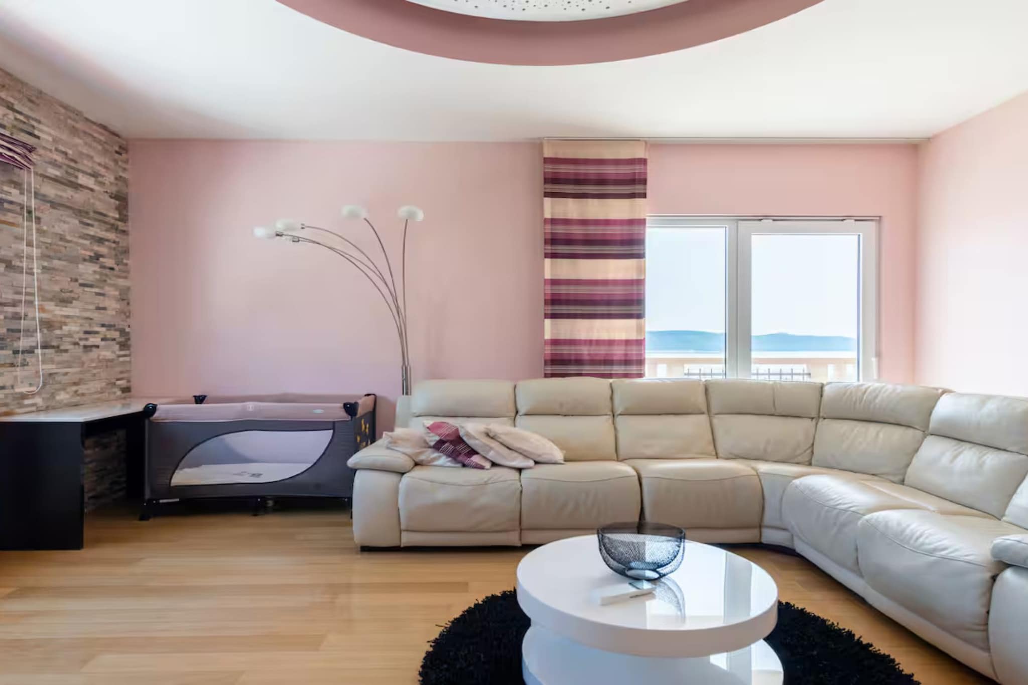 Villa Ana with Outdoor Pool, Sauna and Hot-Tub - Six Bedroom Villa with Outdoor Pool, Sauna and Hot-Tub