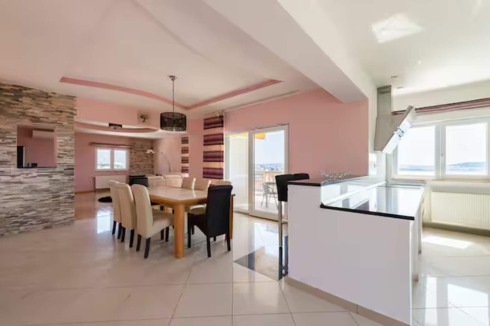 Villa Ana with Outdoor Pool, Sauna and Hot-Tub - Six Bedroom Villa with Outdoor Pool, Sauna and Hot-Tub - Eetkamer