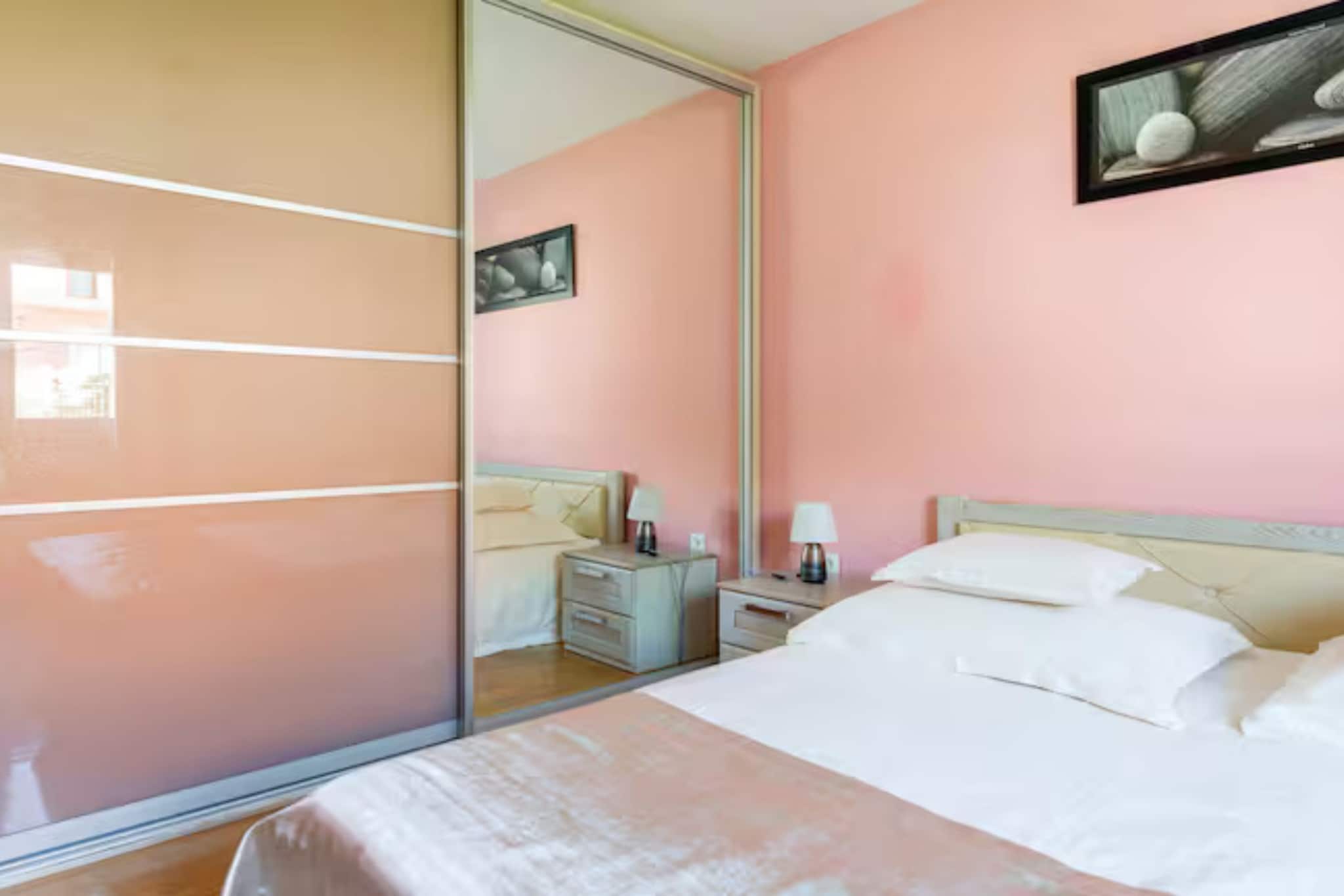 Villa Ana with Outdoor Pool, Sauna and Hot-Tub - Six Bedroom Villa with Outdoor Pool, Sauna and Hot-Tub - Slaapkamer