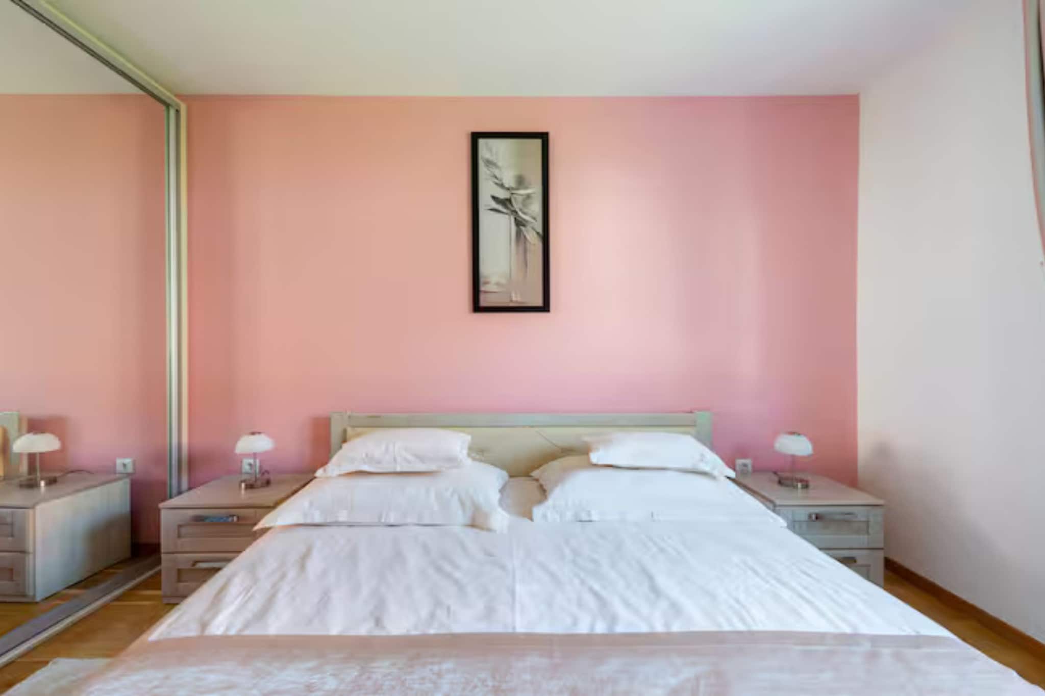 Villa Ana with Outdoor Pool, Sauna and Hot-Tub - Six Bedroom Villa with Outdoor Pool, Sauna and Hot-Tub - Slaapkamer