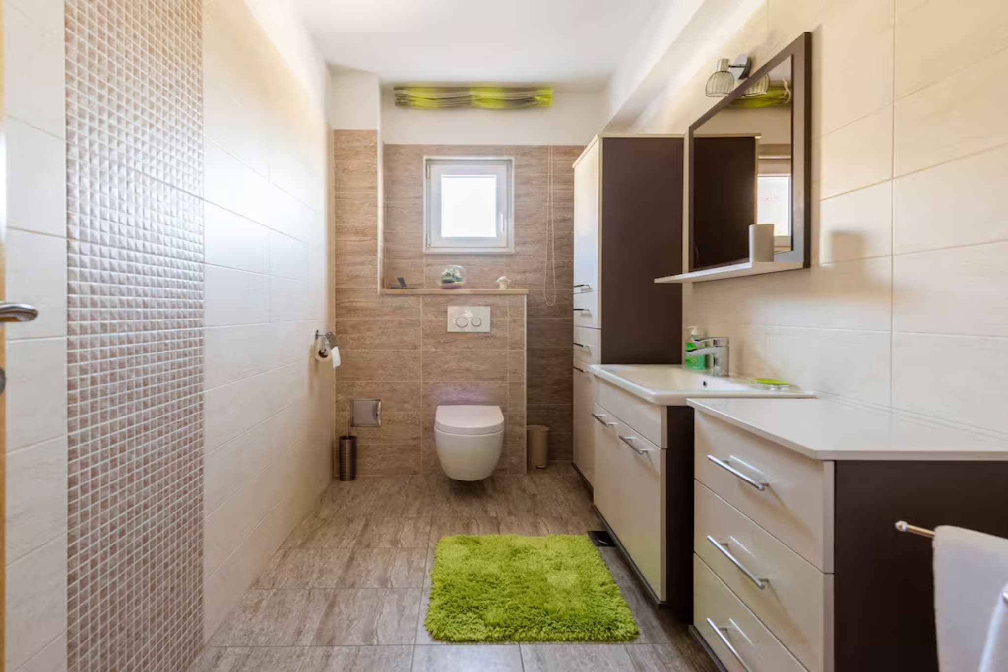 Villa Ana with Outdoor Pool, Sauna and Hot-Tub - Six Bedroom Villa with Outdoor Pool, Sauna and Hot-Tub - Badkamer