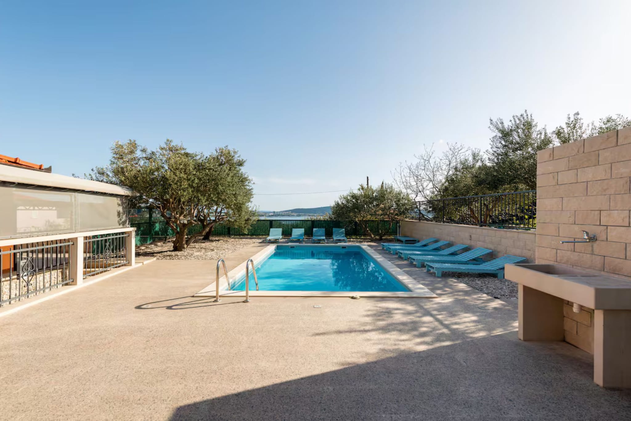 Villa Ana with Outdoor Pool, Sauna and Hot-Tub - Six Bedroom Villa with Outdoor Pool, Sauna and Hot-Tub - Zwembad
