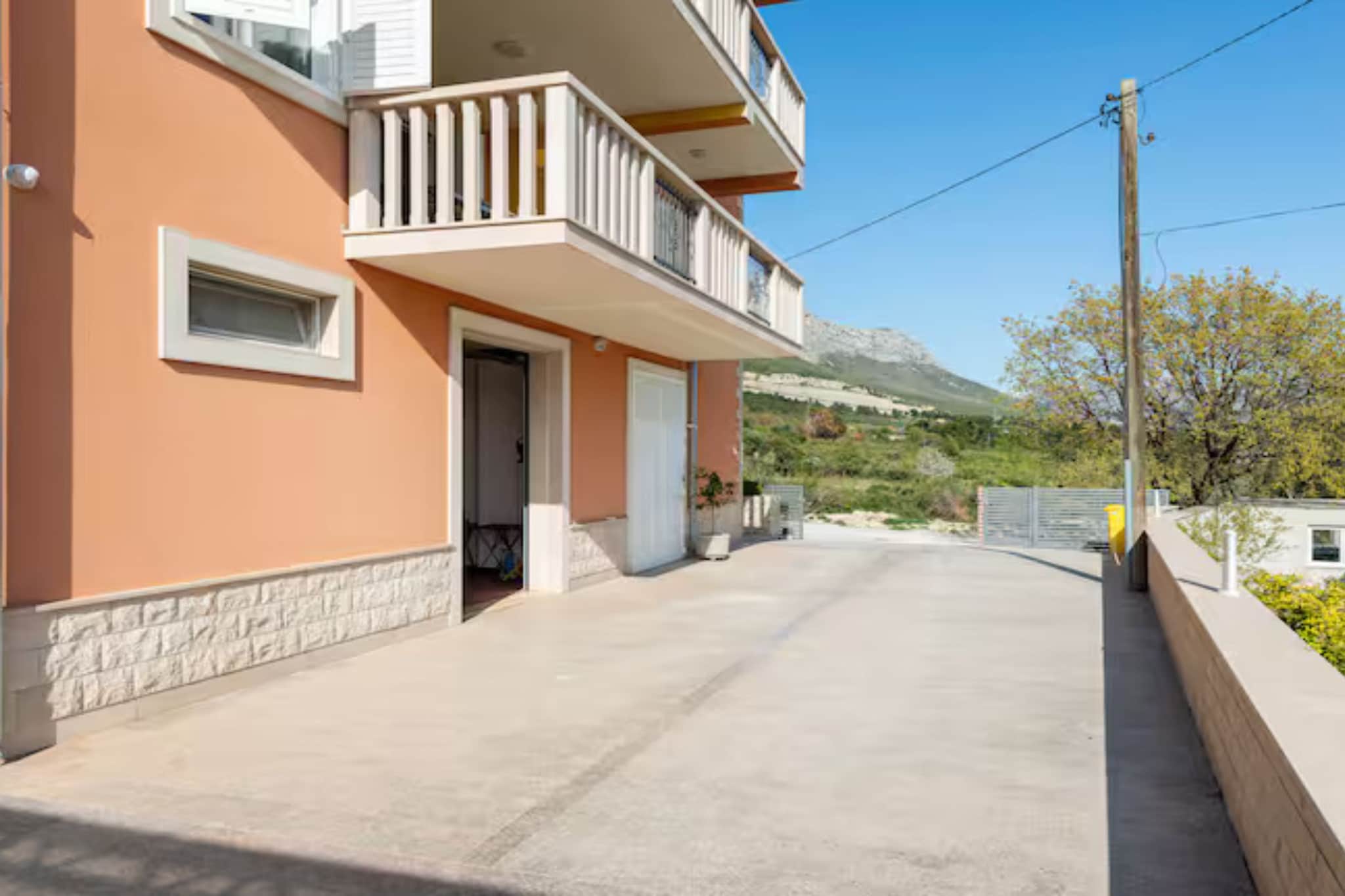 Villa Ana with Outdoor Pool, Sauna and Hot-Tub - Six Bedroom Villa with Outdoor Pool, Sauna and Hot-Tub - Terrasbalkon