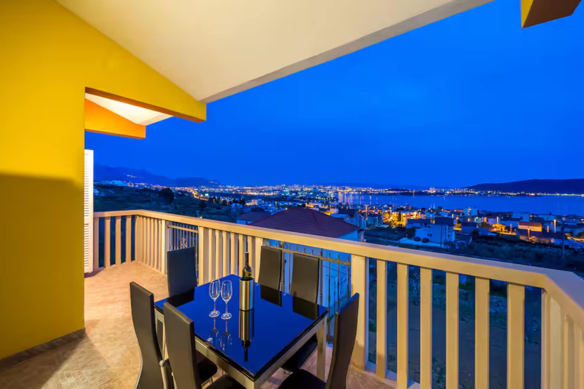Villa Ana with Outdoor Pool, Sauna and Hot-Tub - Six Bedroom Villa with Outdoor Pool, Sauna and Hot-Tub - Terrasbalkon
