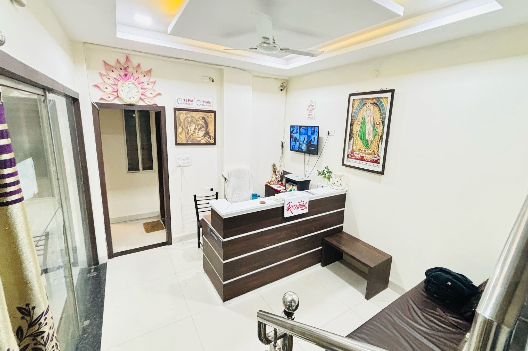 Ground floor: (bedroom(double bed, TV, seating area, air conditioning, telephone, Floor mattress), bathroom(bathtub or shower, shower, washbasin, toilet, Towels incl., shampoo, body soap, hot water))