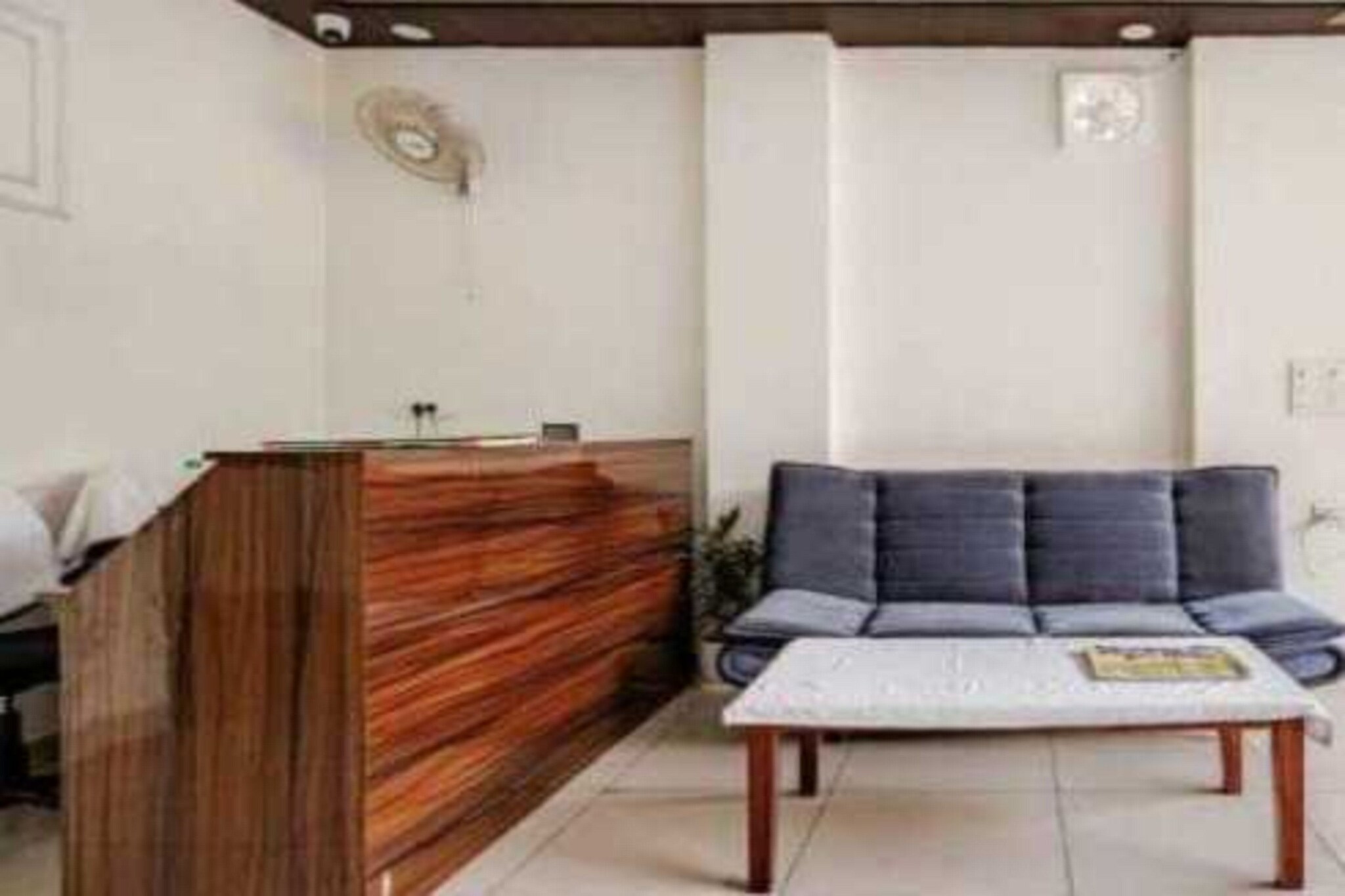 Ground floor: (bedroom(double bed, TV, seating area, air conditioning, Towels incl., telephone), bathroom(bathtub or shower, shower, washbasin, toilet, shampoo, body soap, hot water))