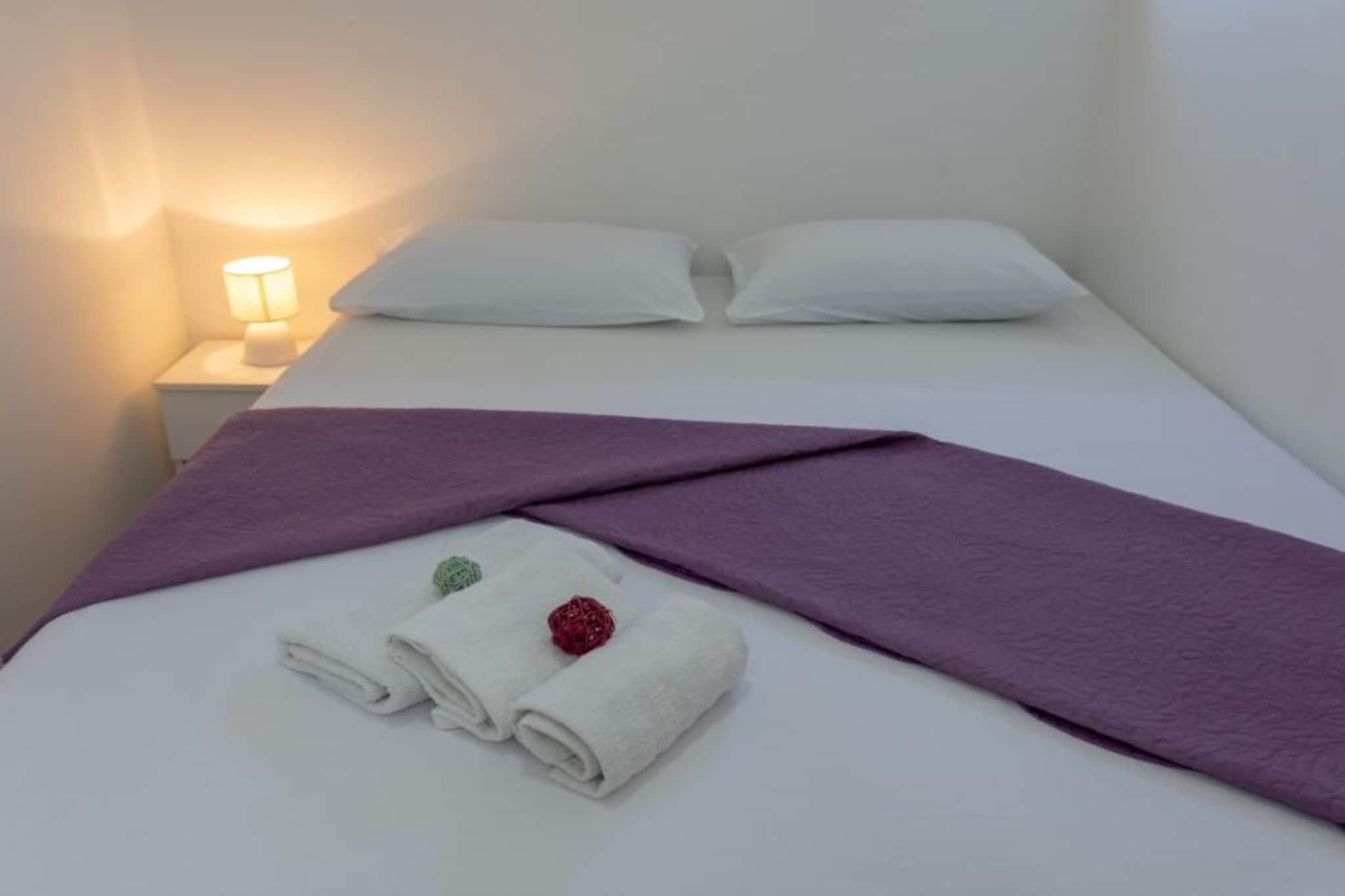 Vacation Home Pasalic - Eight Bedroom Holiday Home with Hot-Tub - Chambre