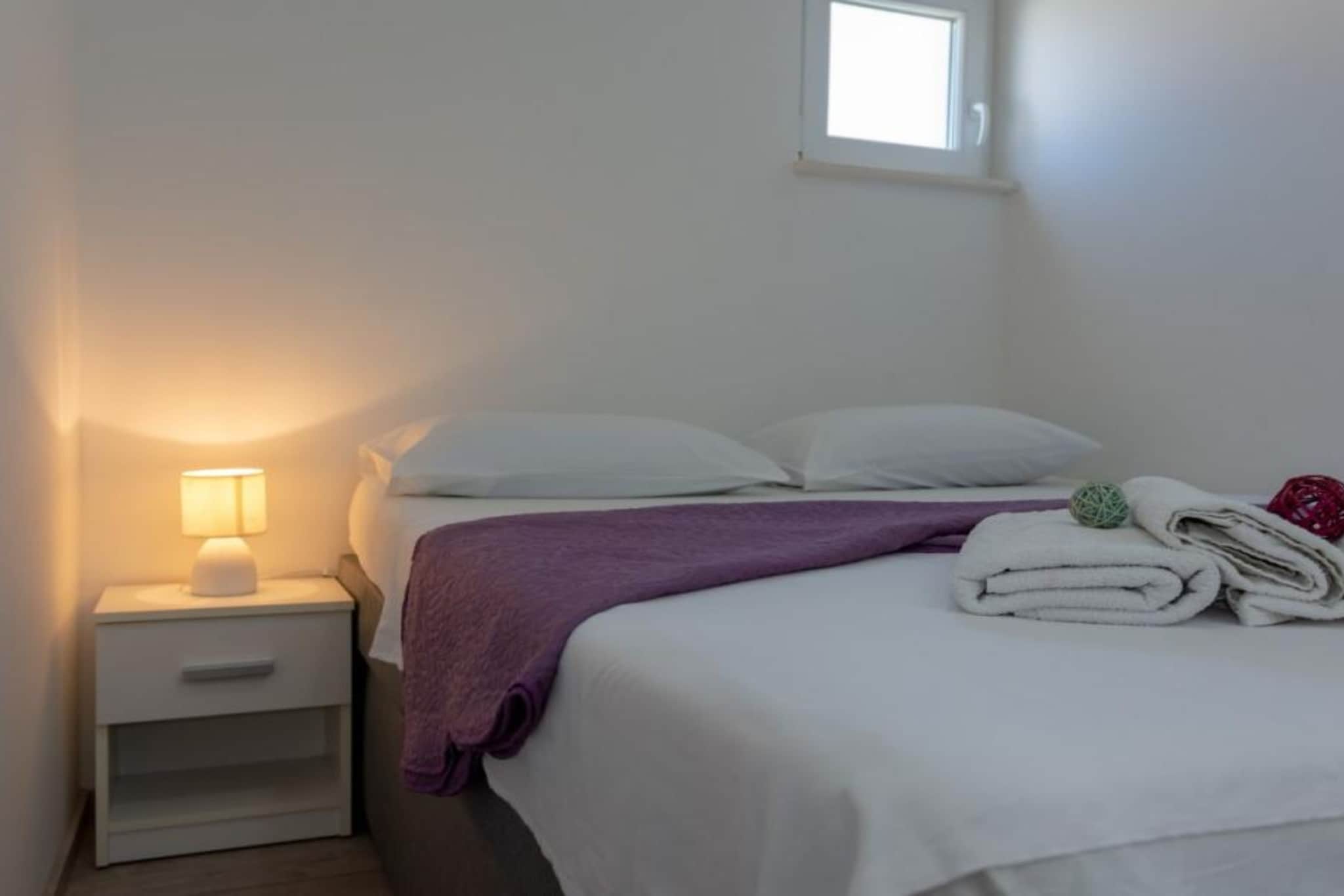 Vacation Home Pasalic - Eight Bedroom Holiday Home with Hot-Tub - Chambre