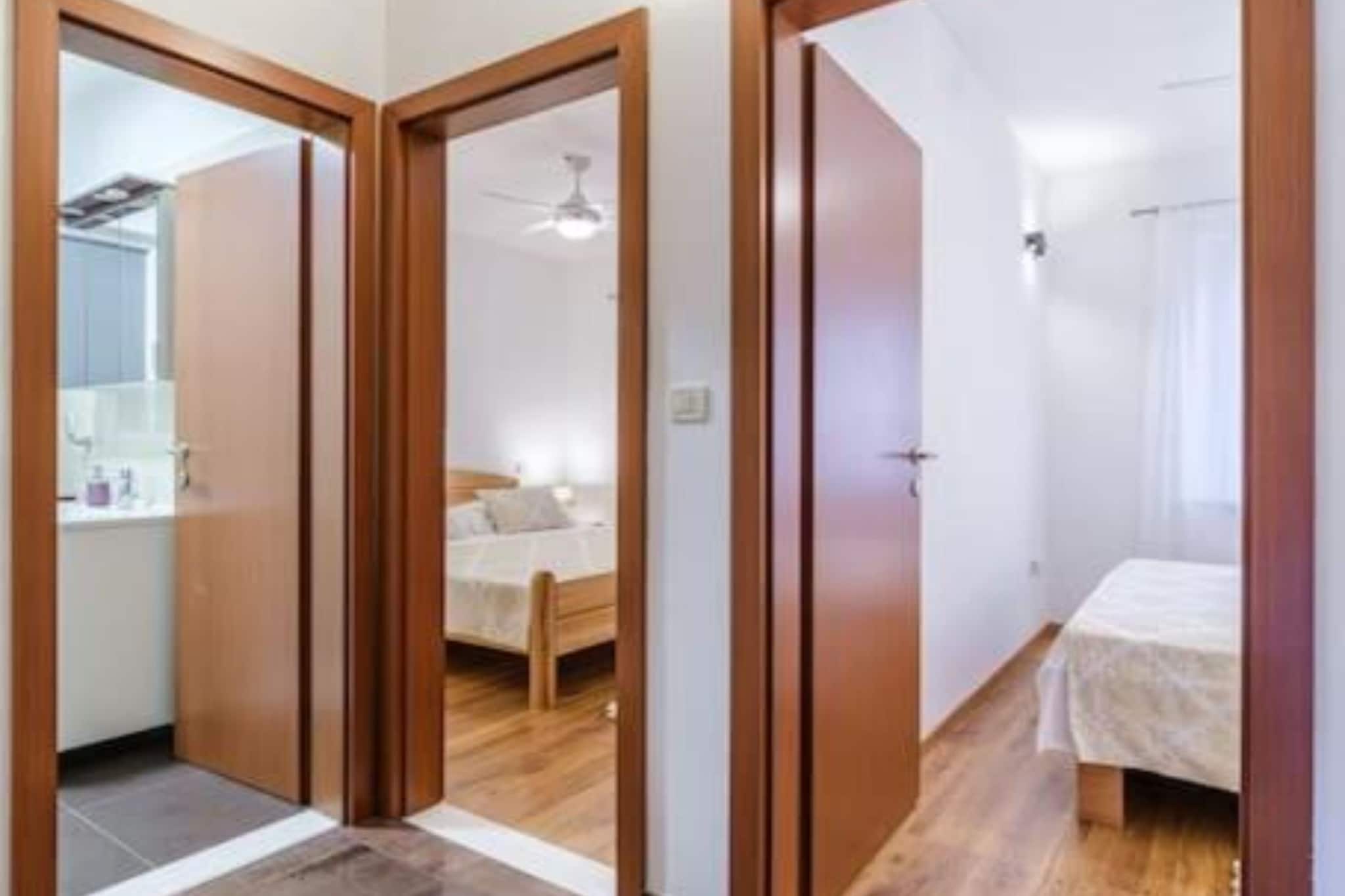 Sutivan Sea Terrace Apartment - Three Bedroom Apartment with Sea View and Terrace - Slaapkamer