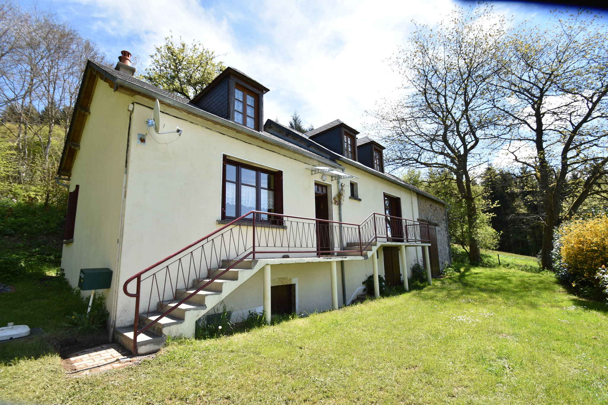 Knus vakantiehuis in Villapourcon met een terras en tuin