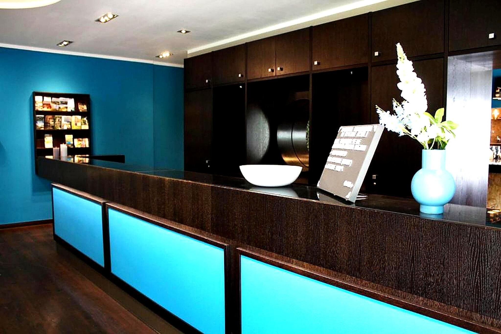 Located in the peaceful Wenigerbach Valley in Bendorf, just 15 km from Koblenz, Koblenz Valley Hotel by Belvilla offers excellent value for money for couples and short-stay travellers. The Budget Double Room combines modern comfort with practical amenities, making it an ideal choice for guests seeking affordability without compromising quality.
Room Amenities (16 m²) :
1. Comfortable 160×200 cm box spring double bed.
2. Private bathroom with shower, WC, hairdryer and free toiletries.
3. Bath towels, shampoo and shower gel provided.
4. Flat-screen TV with satellite channels.
5. Free WiFi access.
6. Desk and seating area.
7. Wardrobe, luggage rack and linen included.
8. Blackout curtains for restful sleep.
9. Heating and carpeted flooring.
10. Non-smoking room accessible by elevator.
Hotel Amenities & Services :
1. Daily continental buffet breakfast available.
2. Modern reception and cozy breakfast room.
3. Shared lounge area.
4. Free private on-site parking.
5. Express check-in and check-out.
6. Daily housekeeping.
7. Vending machines for snacks and drinks.
8. Lift access to upper floors.
Nearby Attractions :
1. Fort Ehrenbreitstein – 9 km.
2. Deutsches Eck – 11 km.
3. Schloss Sayn – 2.4 km.
4. Löhr Center Koblenz – 14 km.
How to Reach :
1. Engers Train Station – 4 km.
2. Cologne Bonn Airport – 71 km.
3. Frankfurt-Hahn Airport – 76 km.
4. Easily accessible by car with free on-site parking.
A practical and comfortable budget stay offering modern facilities and convenient access to Koblenz and the Rhine region.