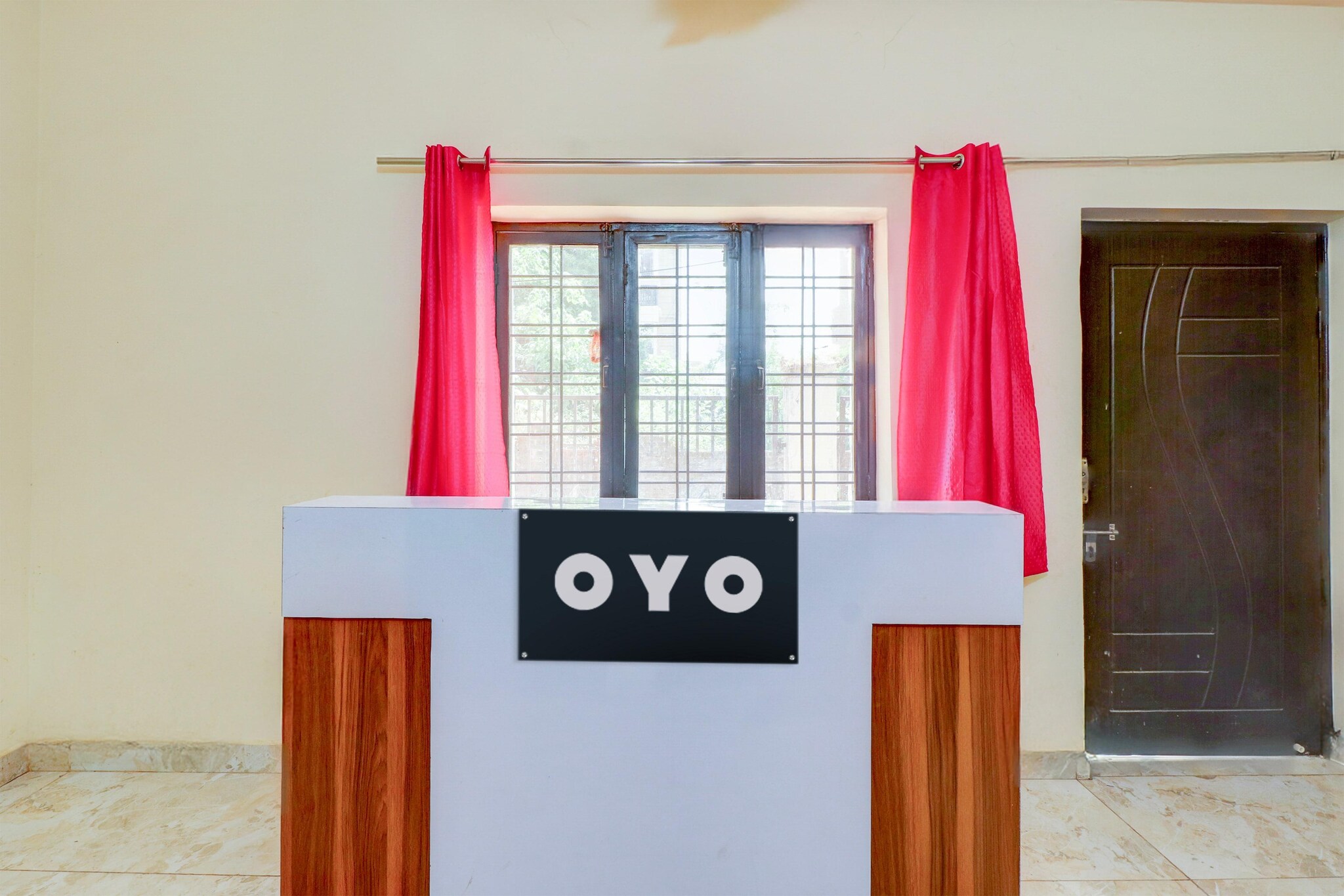 Ground floor: (bedroom(double bed, TV, seating area, air conditioning, telephone, Floor mattress), bathroom(bathtub or shower, shower, washbasin, toilet, Towels incl., shampoo, body soap, hot water))