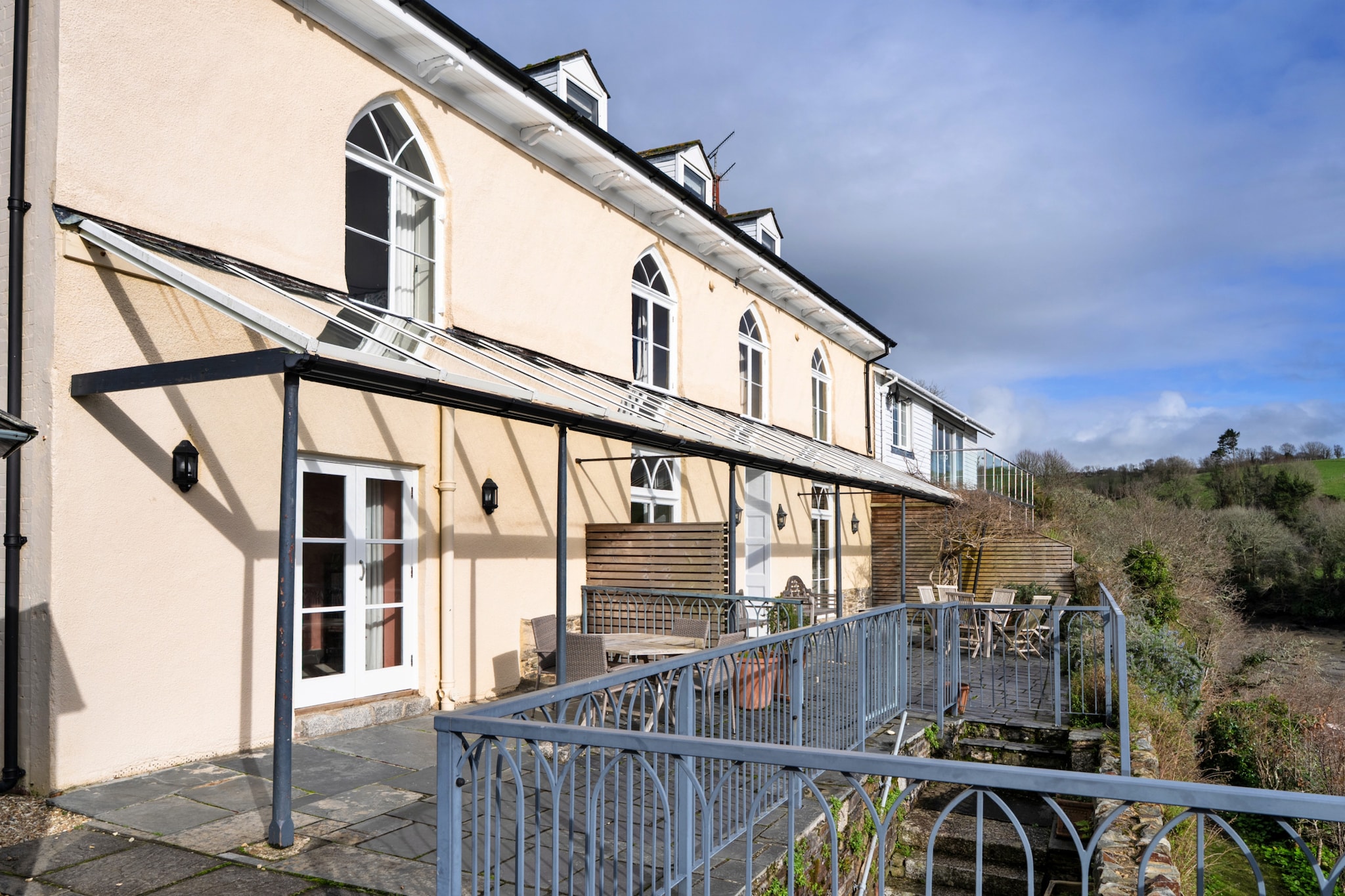 Captain's Cottage at Mixtow Creek - Außenbereich Sommer