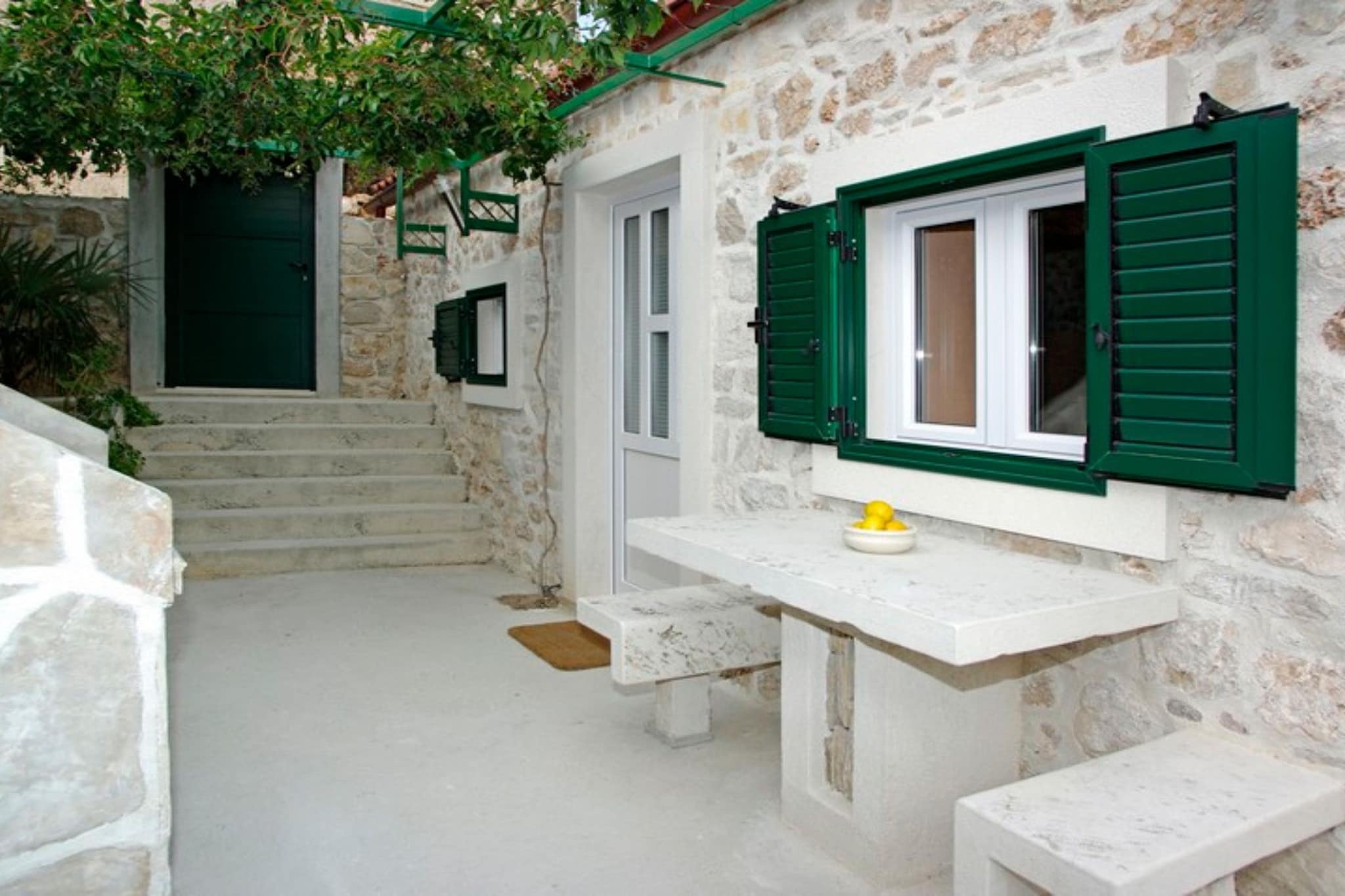 Menego Lodge Bol - Holiday Home with Terrace - Buitenlucht