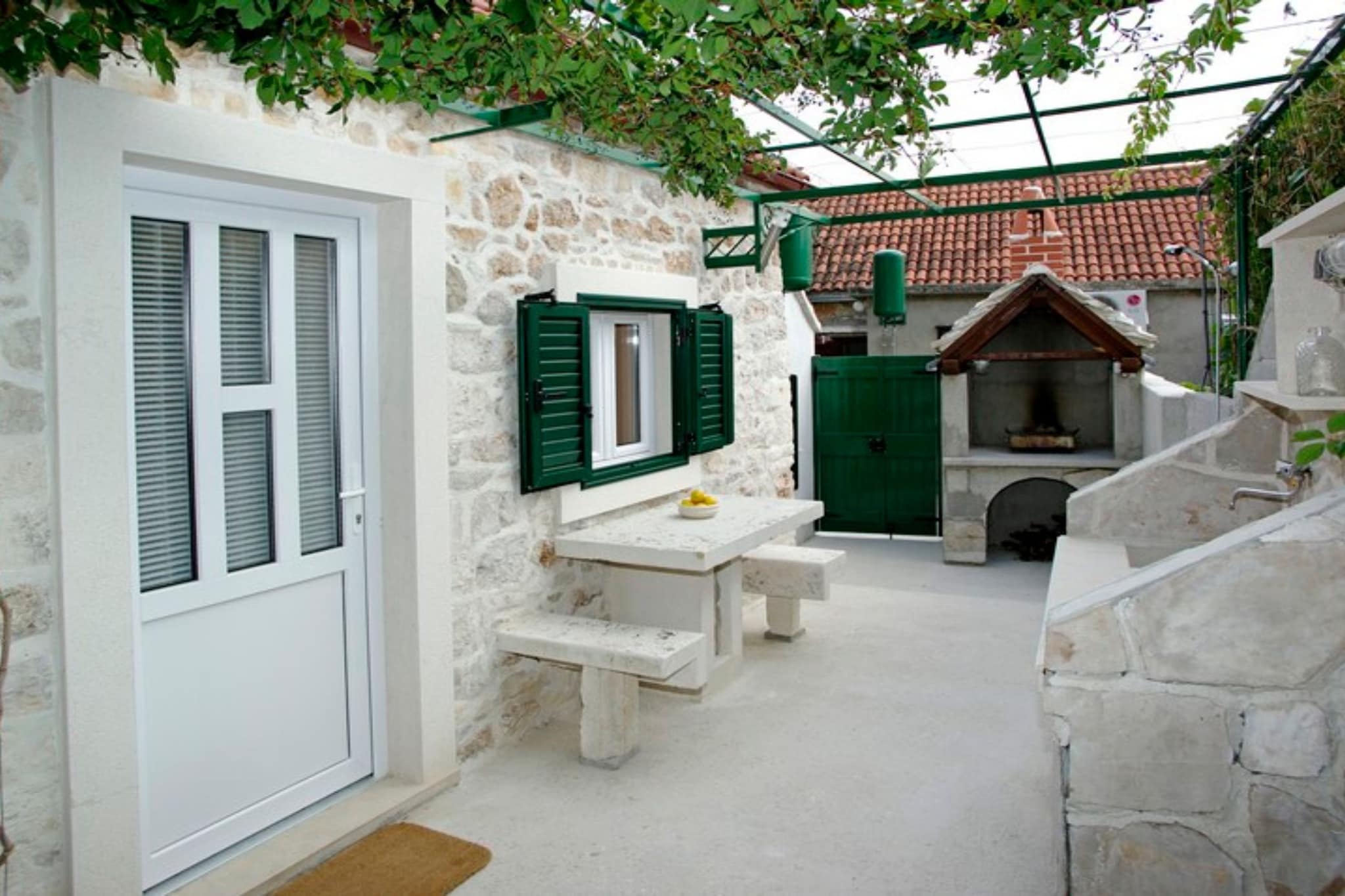 Menego Lodge Bol - Holiday Home with Terrace - Faciliteiten