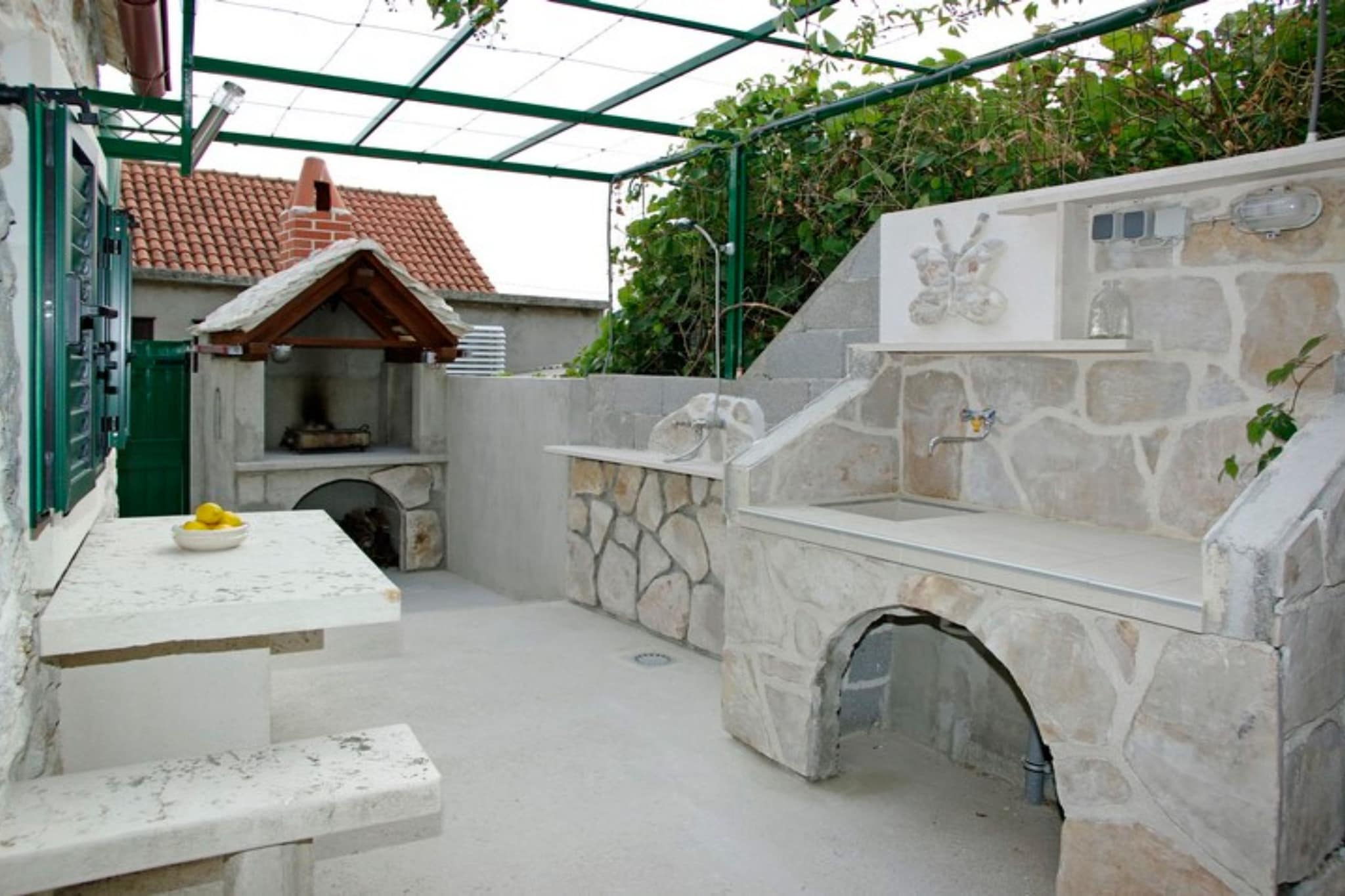 Menego Lodge Bol - Holiday Home with Terrace - Faciliteiten