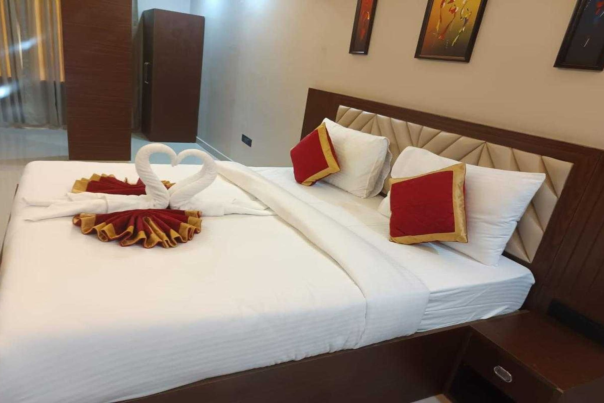 Unmarried couples are warmly welcome at this property.
Guests with local ID proof are warmly welcome.
Complimentary early check-in – Subject to availability.