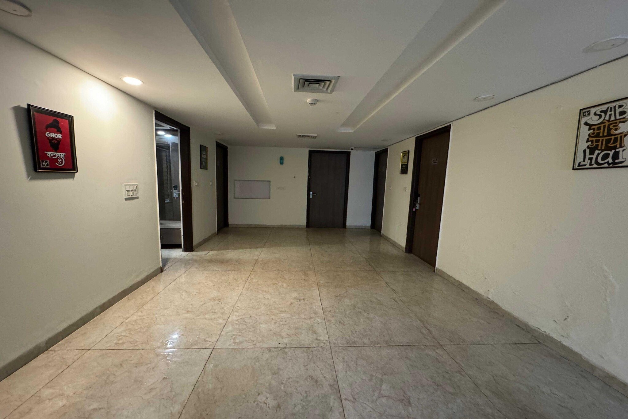 Ground floor: (bedroom(double bed, TV, seating area, air conditioning, telephone, Floor mattress), bathroom(bathtub or shower, shower, washbasin, toilet, Towels incl., shampoo, body soap, hot water), lift)