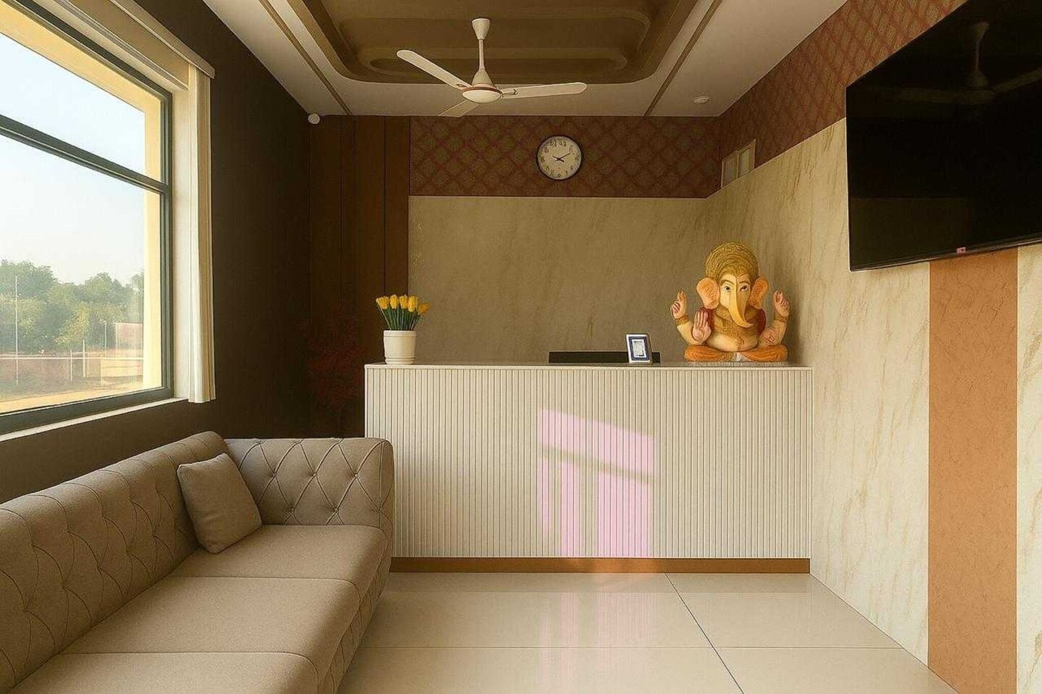 Ground floor: (bedroom(double bed, TV, seating area, air conditioning, telephone, Floor mattress), bathroom(bathtub or shower, shower, washbasin, toilet, Towels incl., shampoo, body soap, hot water), lift)