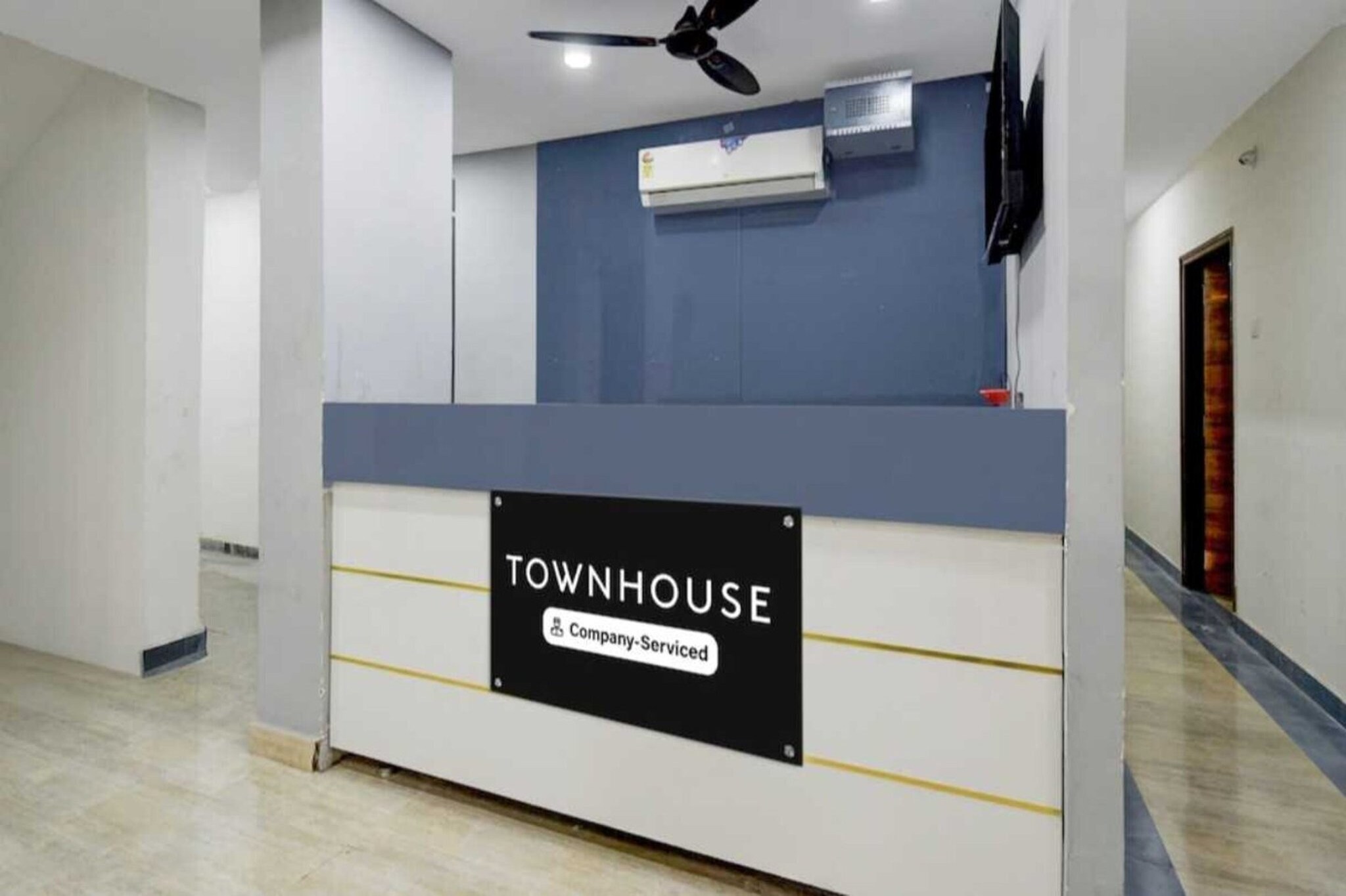 Ground floor: (bedroom(double bed, TV, seating area, air conditioning, telephone, Floor mattress), bathroom(bathtub or shower, shower, washbasin, toilet, Towels incl., shampoo, body soap, hot water), lift)