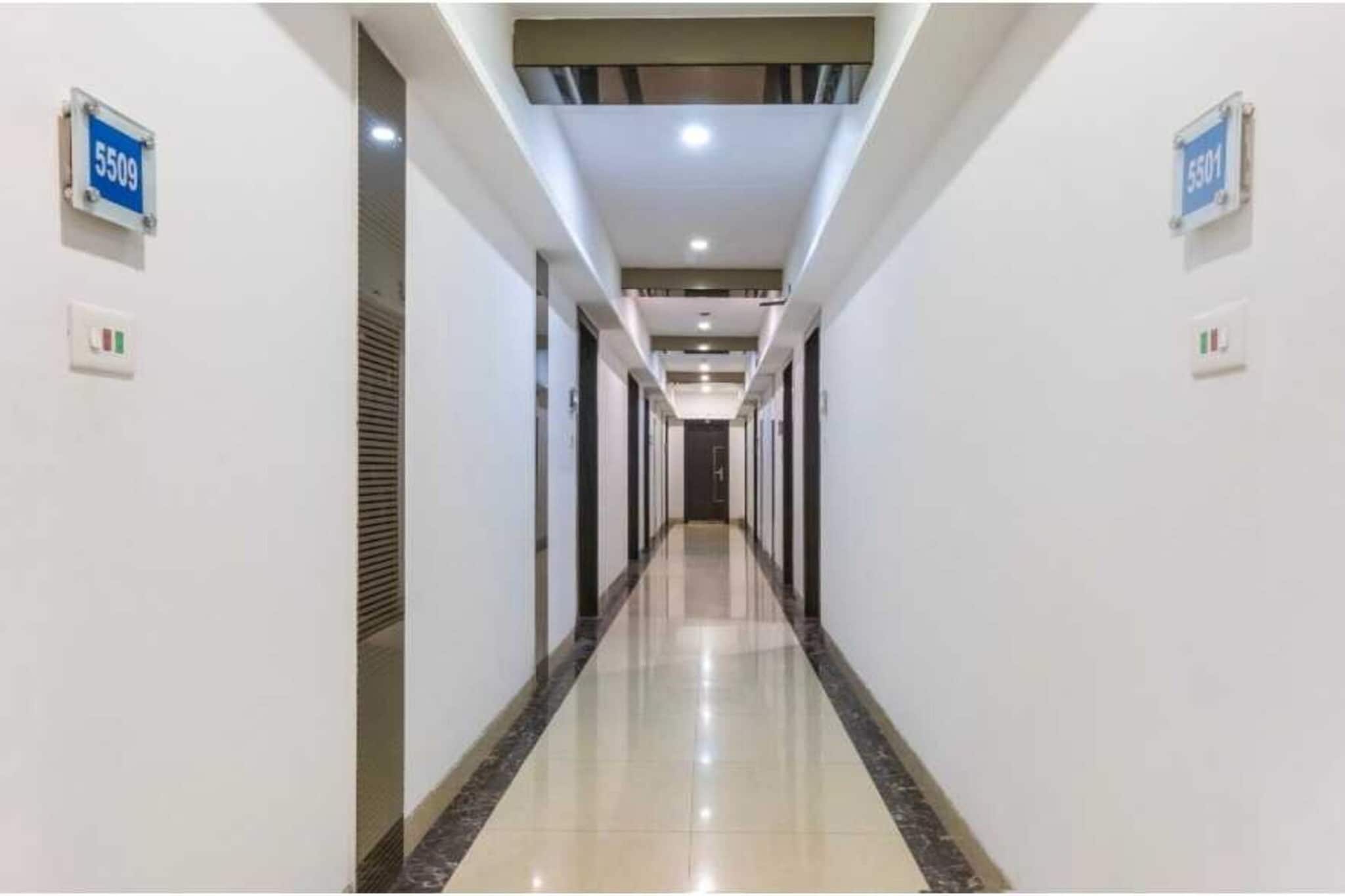 Ground floor: (bedroom(double bed, TV, seating area, air conditioning, telephone, Floor mattress), bathroom(bathtub or shower, shower, washbasin, toilet, Towels incl., shampoo, body soap, hot water), lift)