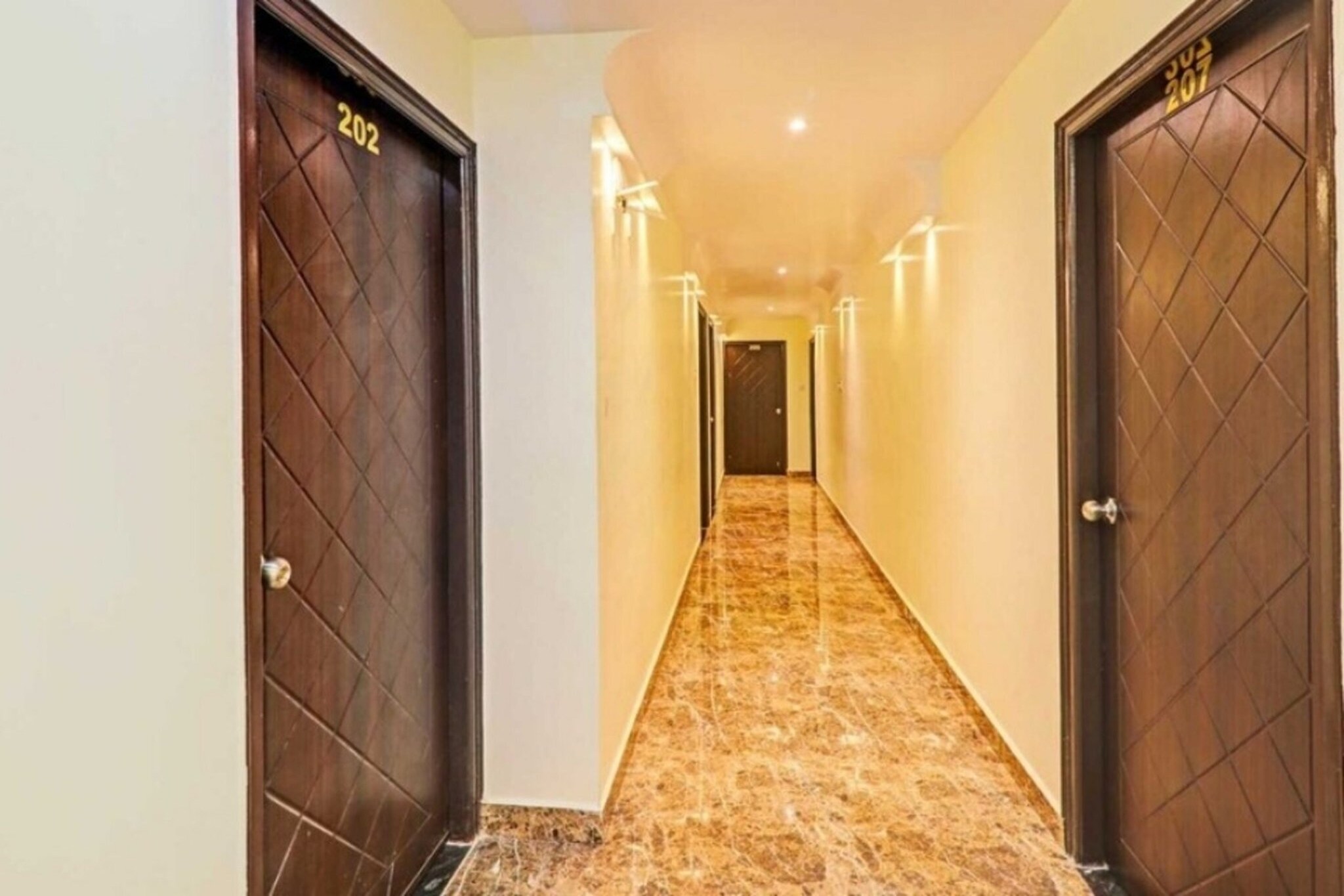 Ground floor: (bedroom(double bed, TV, seating area, air conditioning, telephone, Floor mattress), bathroom(bathtub or shower, shower, washbasin, toilet, Towels incl., shampoo, body soap, hot water), lift)