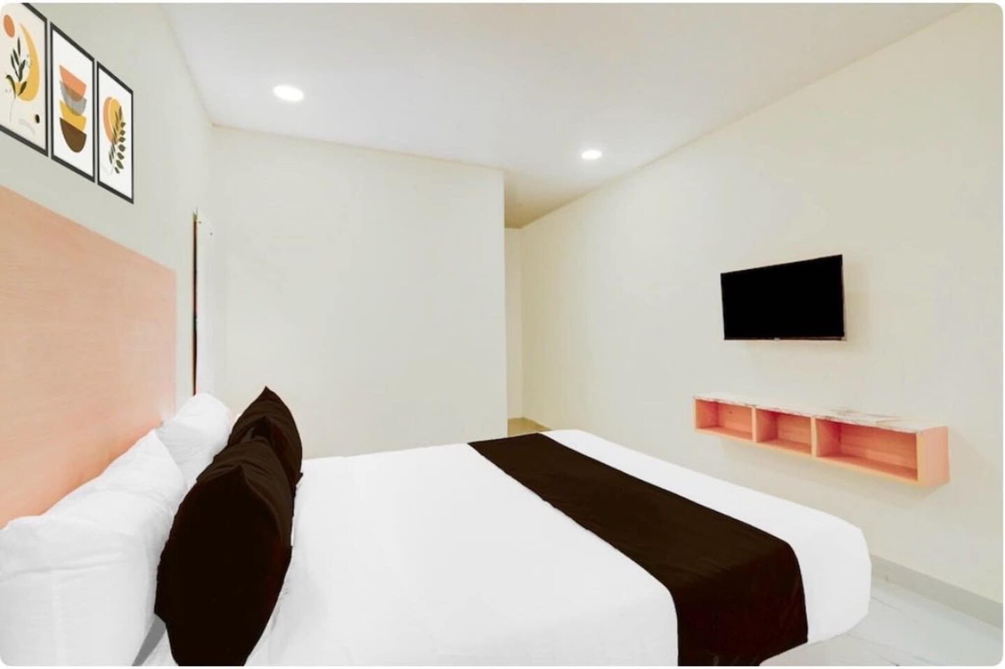 Comfortable Accommodations: Collection O Nagaram Main Road Hyderabad in Hyderabad offers family rooms with air-conditioning, private bathrooms, work desks, and seating areas. Each room includes free toiletries, a bath or shower, TV, and tiled floors. Essential Facilities: Guests enjoy free WiFi, a lift, 24-hour front desk, daily housekeeping service, room service, and luggage storage. The hotel provides a welcoming environment with English and Hindi spoken at reception. Local Attractions: Snow World is 19 km away, Jalavihar 20 km, AP State Archaeology Museum and Hussain Sagar Lake 22 km, Charminar and Mecca Masjid 24 km, and Rajiv Gandhi International Airport 40 km from the property. 

Early Check-In Policy: A full day’s room rate will be charged for check-ins before 6:00 AM. Complimentary early check-in is available between 6:00 AM and 10:00 AM, subject to room availability.
Check-in is only available to guests aged 18 and above. Please provide a government-issued ID to confirm your age.