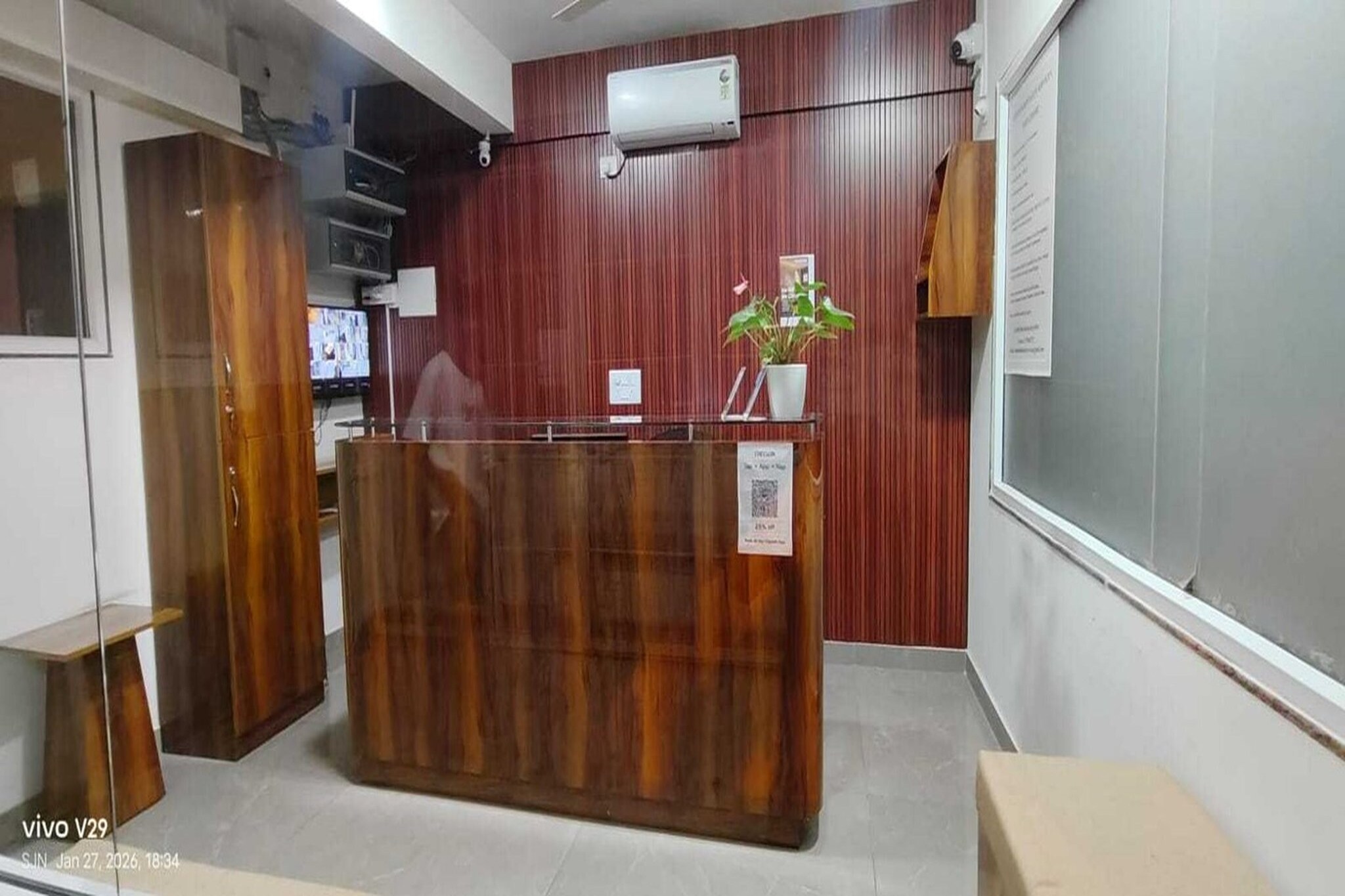 Ground floor: (bedroom(double bed, TV, seating area, air conditioning, telephone, Floor mattress), bathroom(bathtub or shower, shower, washbasin, toilet, Towels incl., shampoo, body soap, hot water))