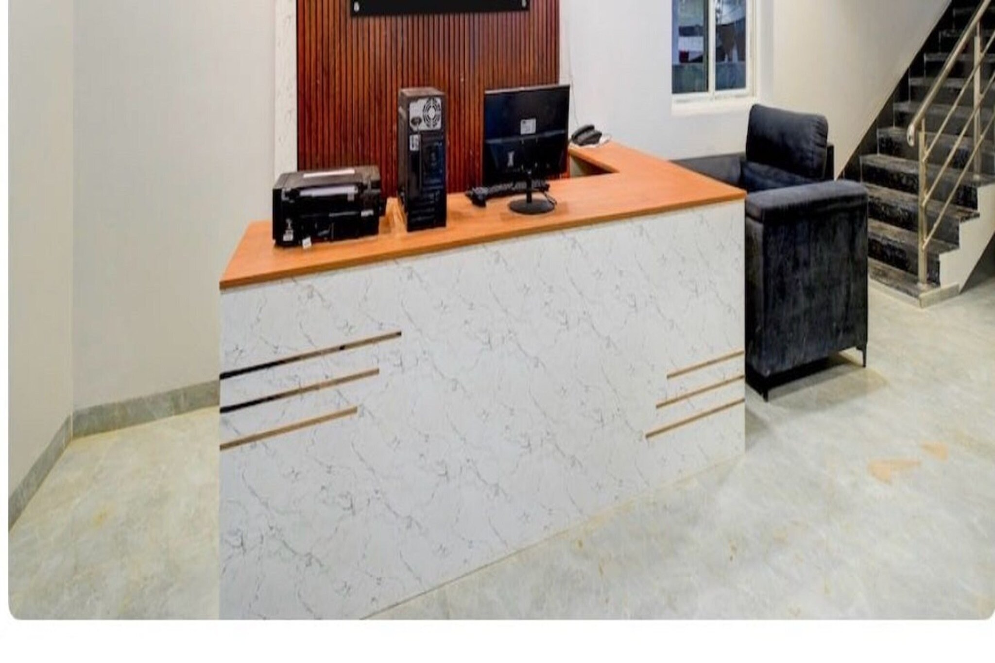 Ground floor: (bedroom(double bed, TV, seating area, air conditioning, telephone, Floor mattress), bathroom(bathtub or shower, shower, washbasin, toilet, Towels incl., shampoo, body soap, hot water), lift)