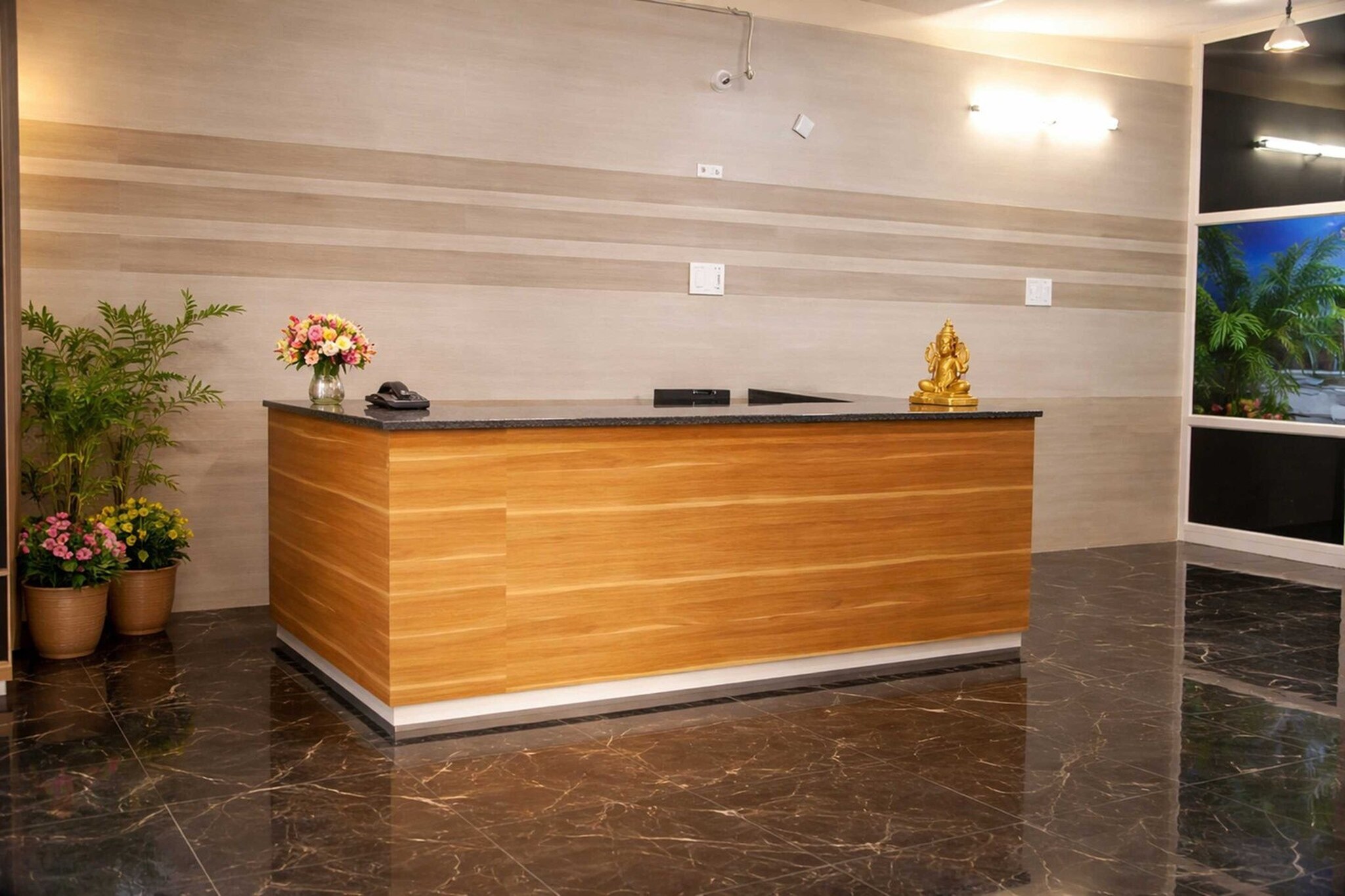 Ground floor: (bedroom(double bed, TV, seating area, air conditioning, telephone, Floor mattress), bathroom(bathtub or shower, shower, washbasin, toilet, Towels incl., shampoo, body soap, hot water))