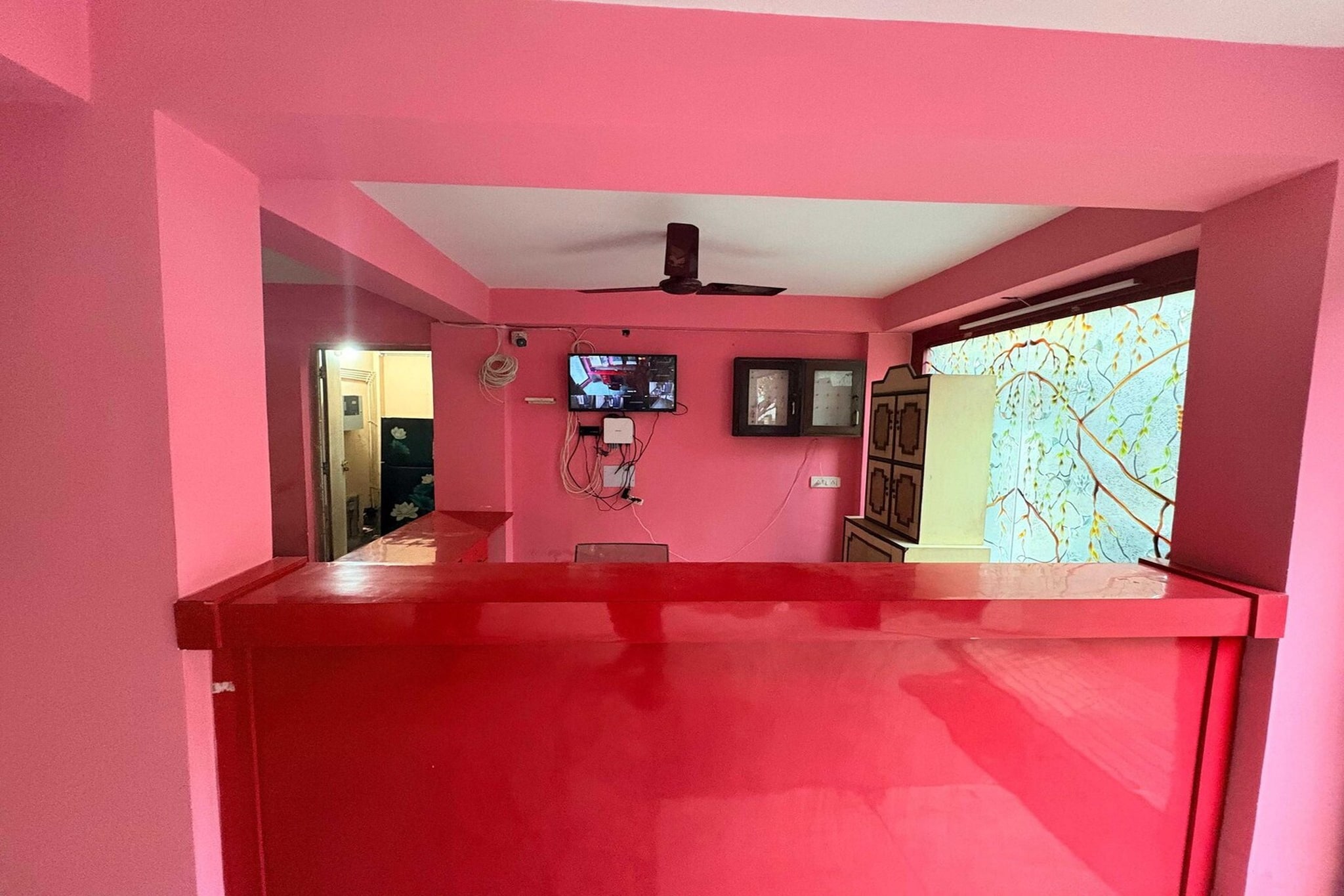Ground floor: (bedroom(double bed, TV, seating area, air conditioning, telephone, Floor mattress), bathroom(bathtub or shower, shower, washbasin, toilet, Towels incl., shampoo, body soap, hot water))
