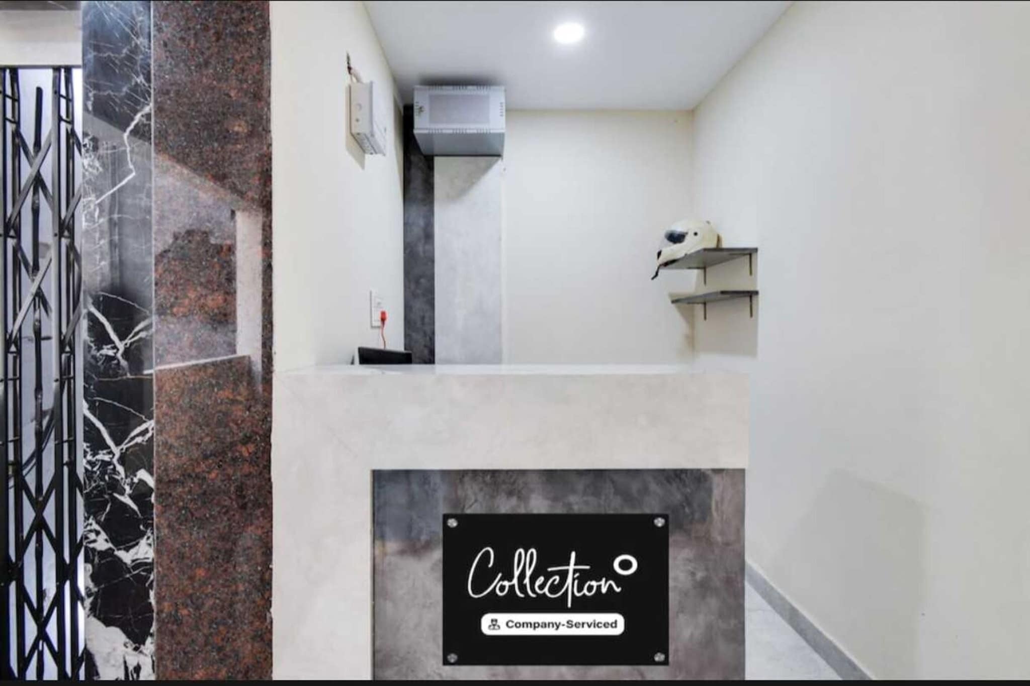 Ground floor: (bedroom(double bed, TV, seating area, air conditioning, telephone, Floor mattress), bathroom(bathtub or shower, shower, washbasin, toilet, Towels incl., shampoo, body soap, hot water), lift)