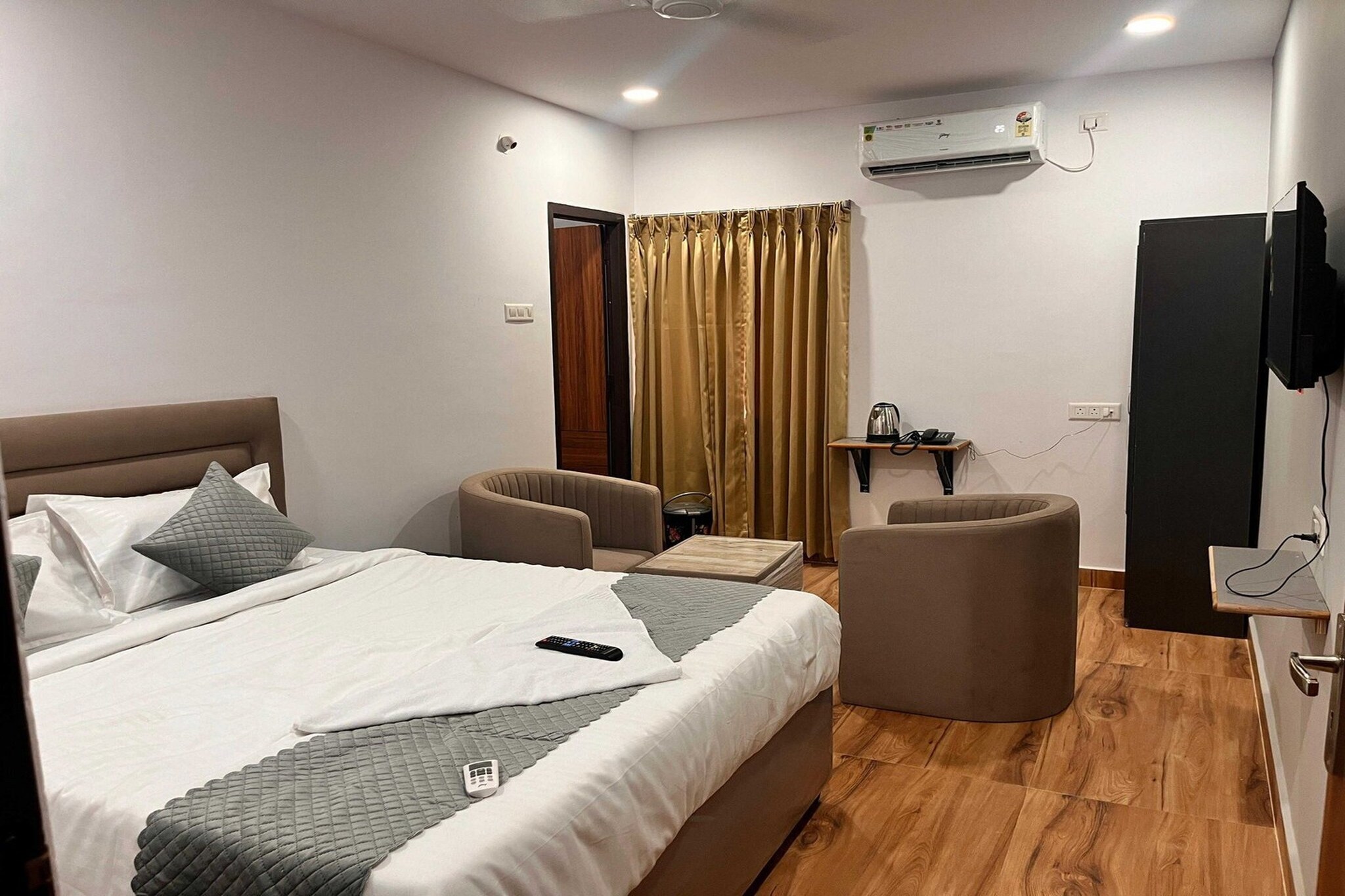 Enjoy a comfortable and hassle-free experience at our thoughtfully designed property. Each room is equipped with modern amenities, cozy bedding, and elegant decor to make you feel right at home. Located conveniently with easy access to public transport and major attractions, it's perfect for both business and leisure travelers. Cleanliness and guest comfort are our top priorities, and our team is available 24/7 to assist you throughout your stay.
Unmarried couples are warmly welcome at this property.
Guests with local ID proof are warmly welcome.
Foreign guests are welcome and allowed to stay at this property without any restrictions
Early Check-In Policy: A full day’s room rate will be charged for check-ins before 6:00 AM. Complimentary early check-in is available between 6:00 AM and 10:00 AM, subject to room availability.
Check-in is only available to guests aged 18 and above. Please provide a government-issued ID to confirm your age.