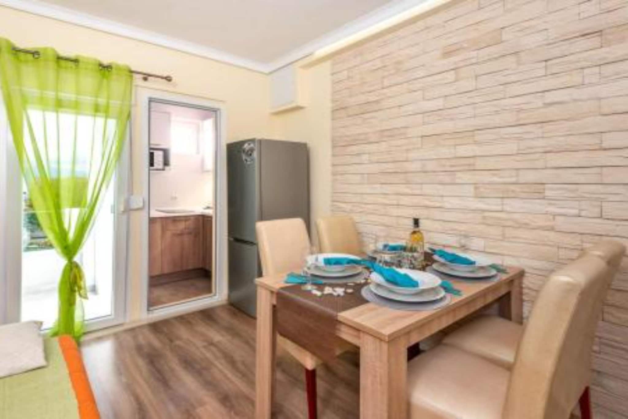 Villa Goldfield - Comfort One Bedroom Apartment with Sea View and Balcony