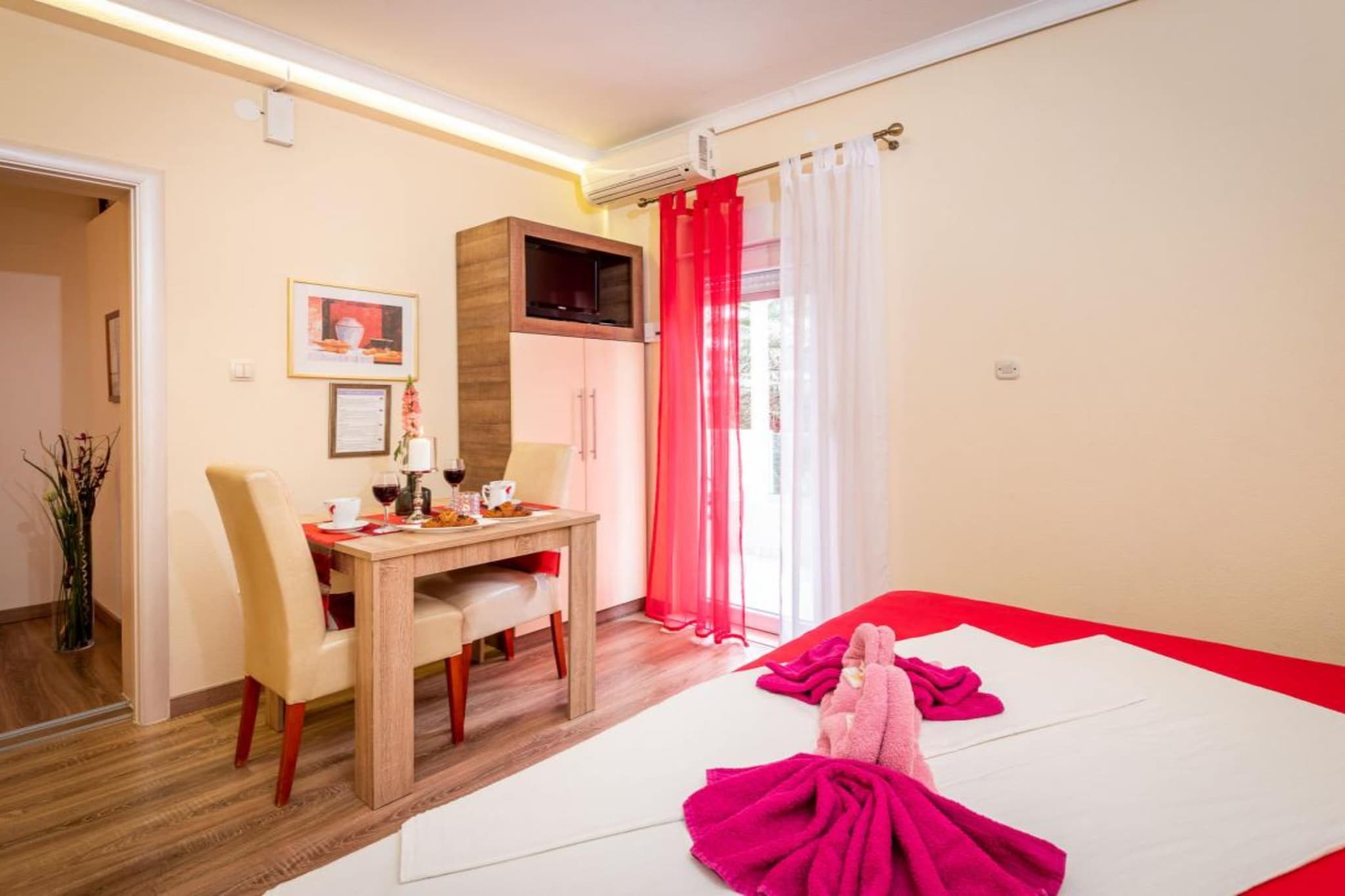 Villa Goldfield - Comfort Studio Apartment with Sea View and Balcony