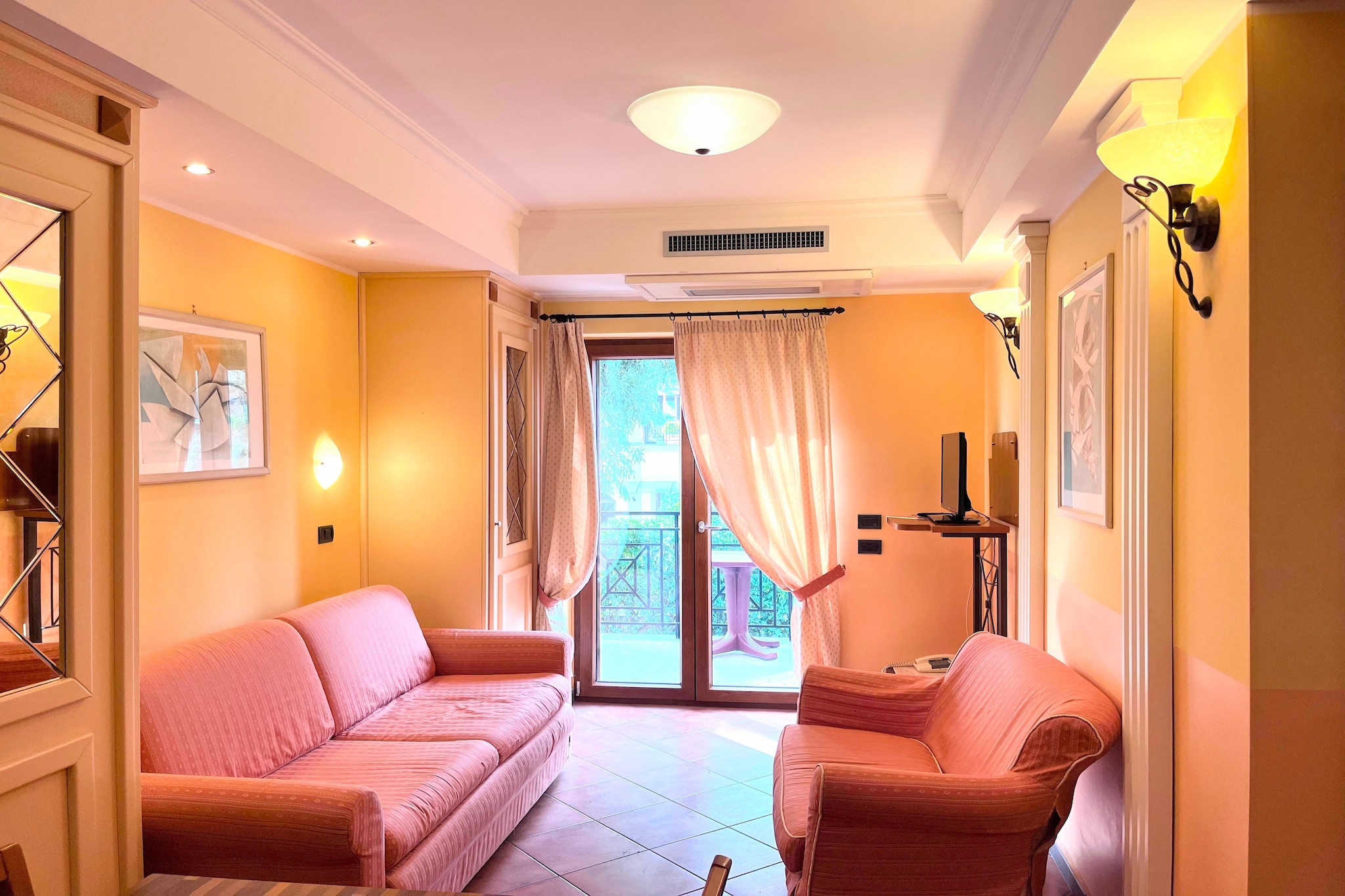 Nestled in an elegant residence just steps from the prestigious Marco Simone golf course, this apartment provides an ideal retreat for relaxation. Designed for comfort, it features cozy beds, air conditioning, and stylish interiors. Guests benefit from hotel-like services, including daily tidying and linen changes twice a week. The residence also offers a breakfast room, an on-site restaurant, and a covered parking facility, ensuring a seamless and stress-free stay.
Located just 20 km from Rome’s historic center, the property provides a convenient shuttle service to the Rebibbia metro stop, making it easy to explore iconic landmarks, lively cafes, and local markets. Guests can book curated excursions to discover the city's cultural treasures. For those seeking relaxation, the famous Tivoli thermal baths, less than 10 km away, offer a rejuvenating experience with soothing spa treatments.
The apartment includes a fully equipped kitchen, perfect for preparing meals at leisure. A comfortable living area provides a cozy space to unwind, while the modern washroom features a walk-in shower and complimentary toiletries. Golf enthusiasts enjoy a 15 percent discount at the Marco Simone golf course. Whether for relaxation or exploration, this accommodation offers the perfect blend of tranquility and convenience.