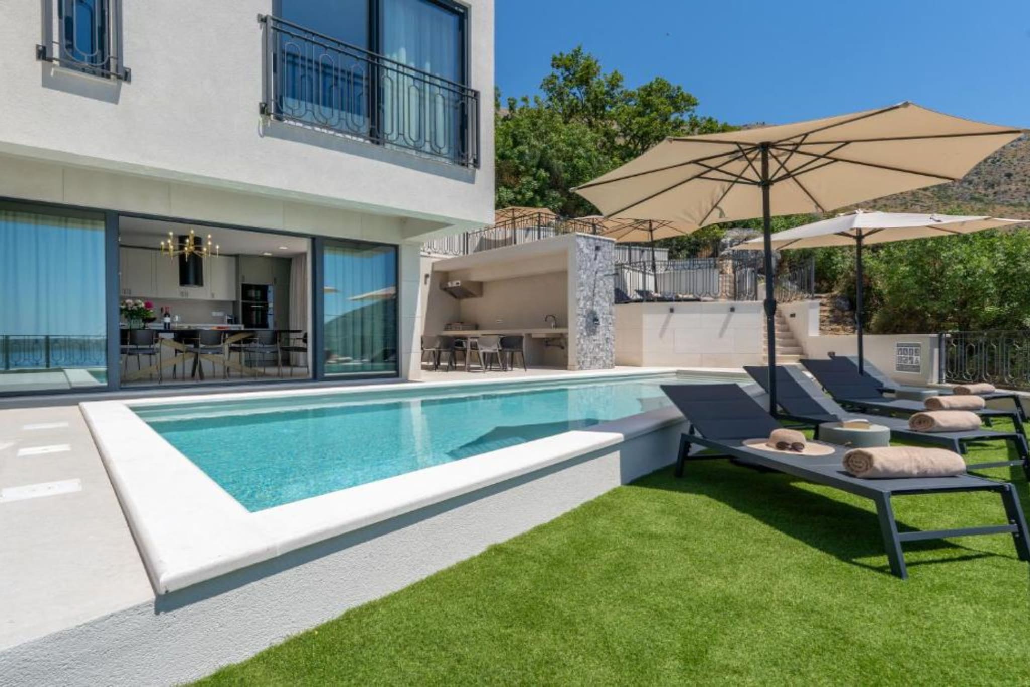 Lux Villa Mariva - Five bedroom Villa with pool - Buitenlucht